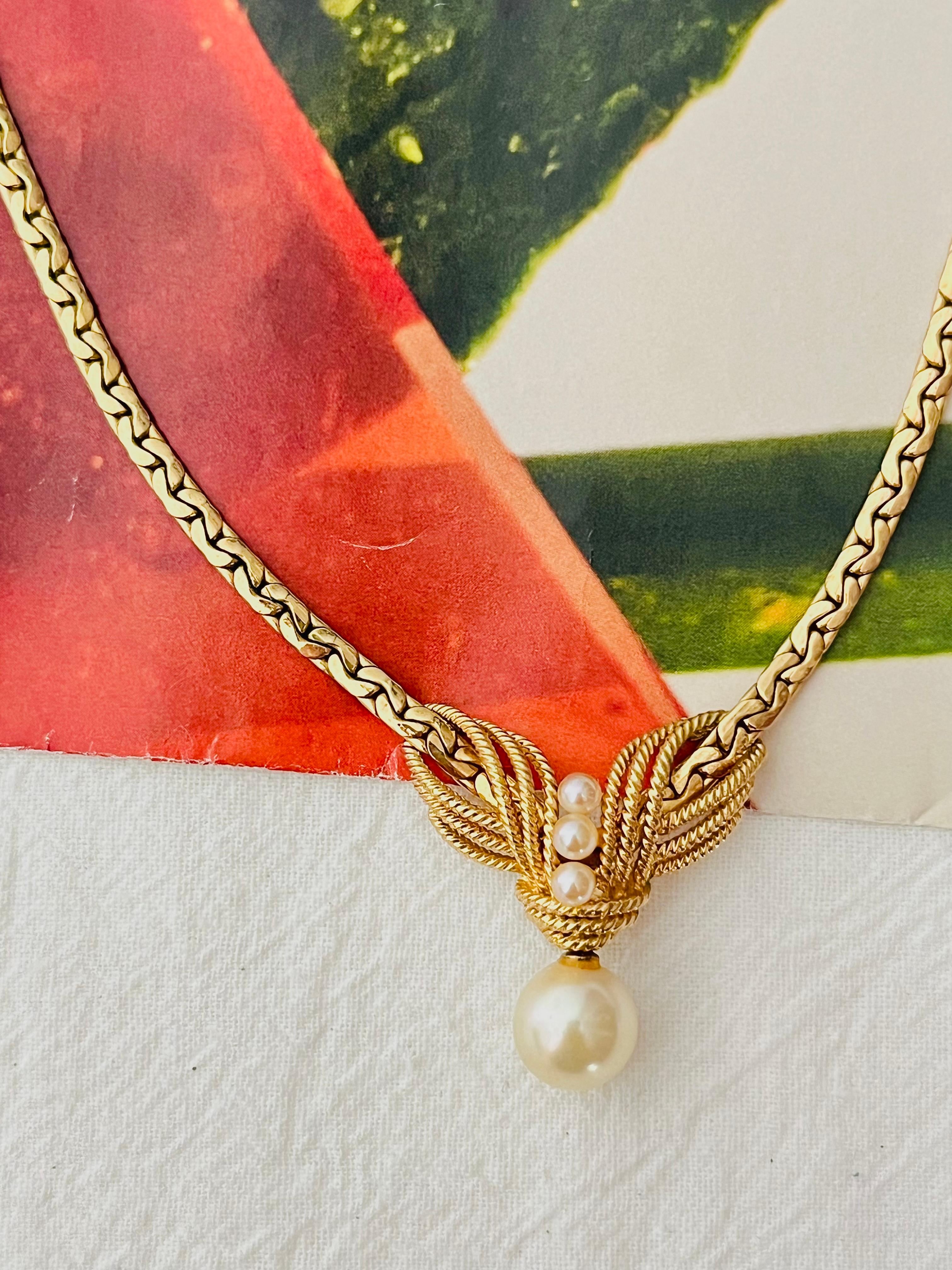 Art Deco Christian Dior GROSSE 1965 Vintage White Pearl Woven Drop Pendant Gold Necklace For Sale