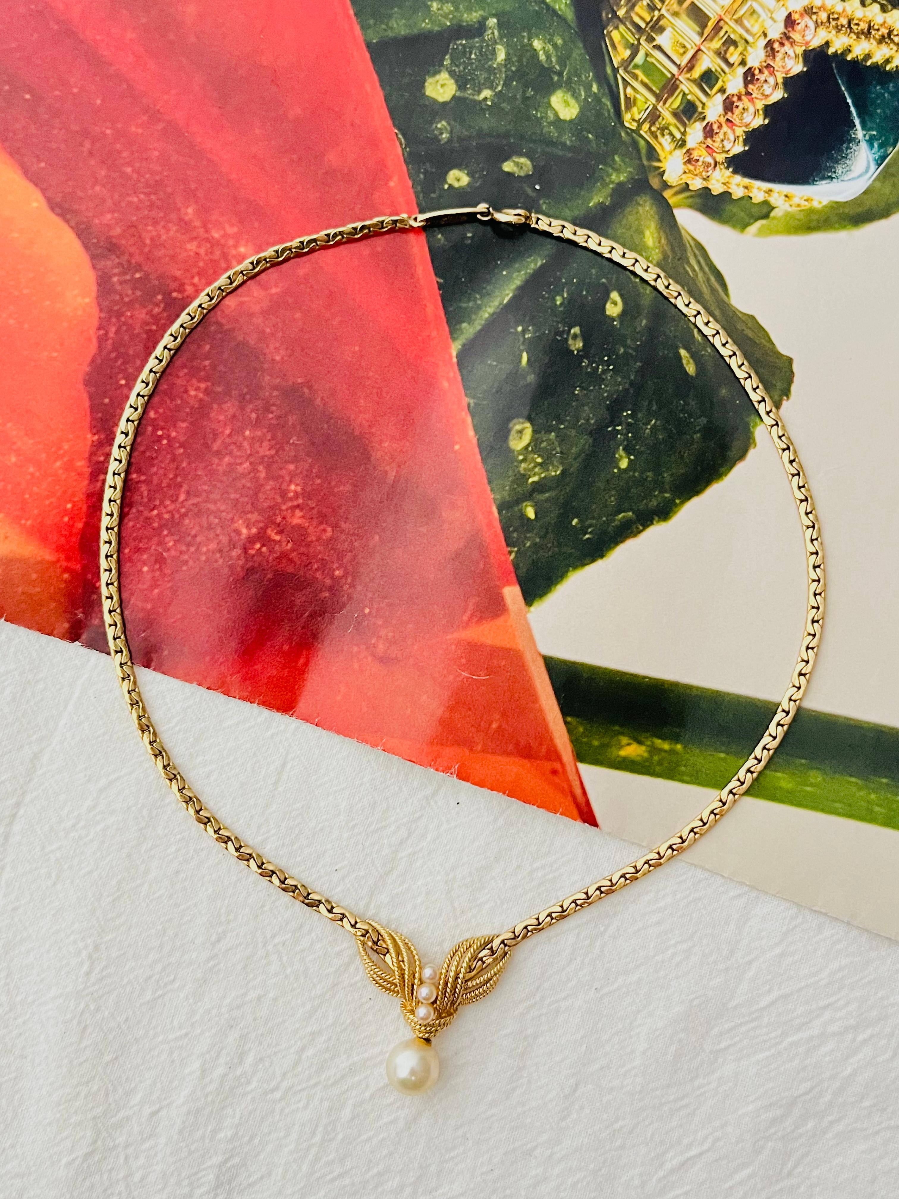 Christian Dior GROSSE 1965 Vintage White Pearl Woven Drop Pendant Gold Necklace In Excellent Condition For Sale In Wokingham, England