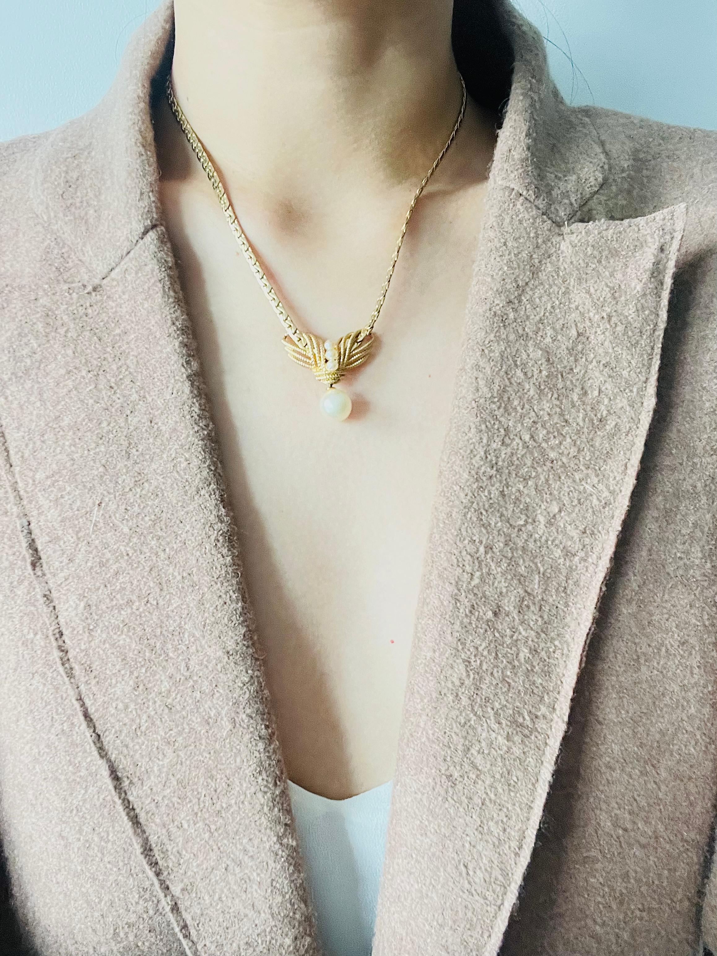 Christian Dior GROSSE 1965 Vintage White Pearl Woven Drop Pendant Gold Necklace For Sale 1