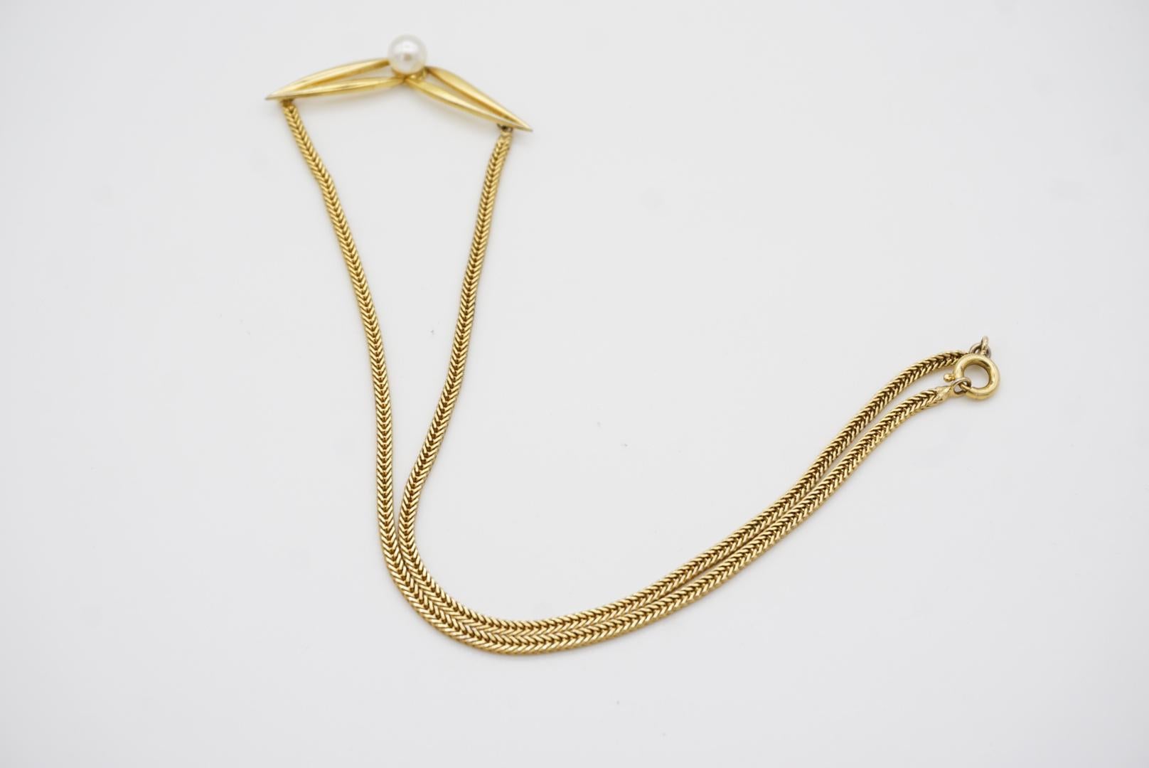 Christian Dior GROSSE 1965 Collana con ciondolo a triangolo traforato con sfere di perle bianche in vendita 5