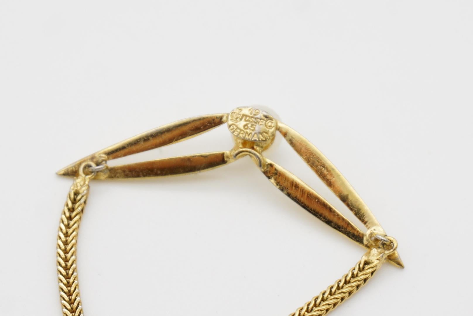 Christian Dior GROSSE 1965 Collana con ciondolo a triangolo traforato con sfere di perle bianche in vendita 7