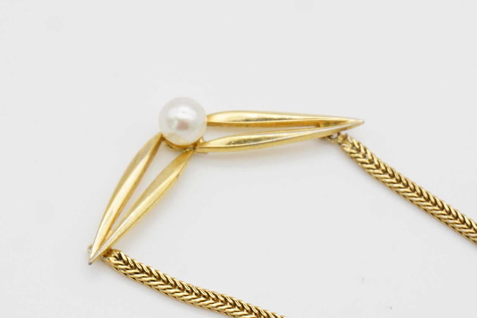 Christian Dior GROSSE 1965 Collana con ciondolo a triangolo traforato con sfere di perle bianche in vendita 3