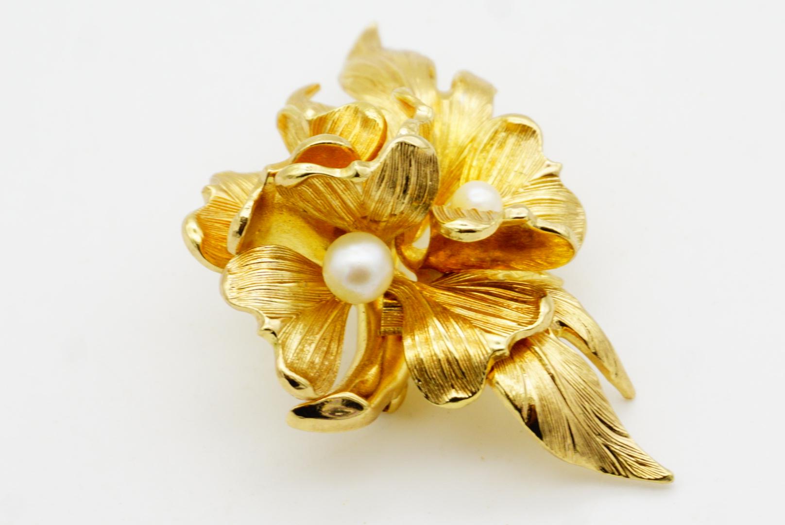 Christian Dior GROSSE 1965 White Pearls Trio Cluster Blossom Flower Leaf Brooch For Sale 5