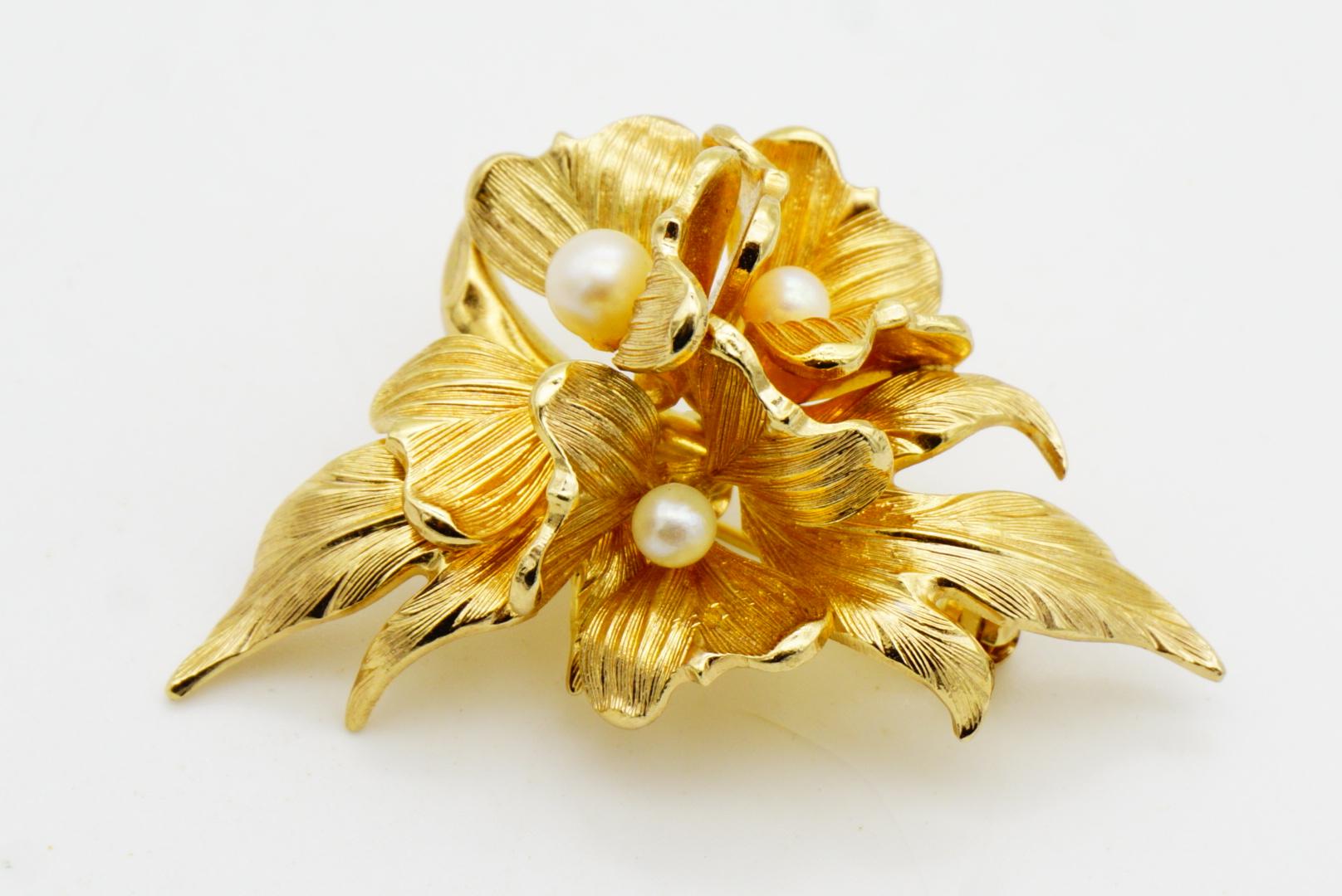 Christian Dior GROSSE 1965 White Pearls Trio Cluster Blossom Flower Leaf Brooch For Sale 6