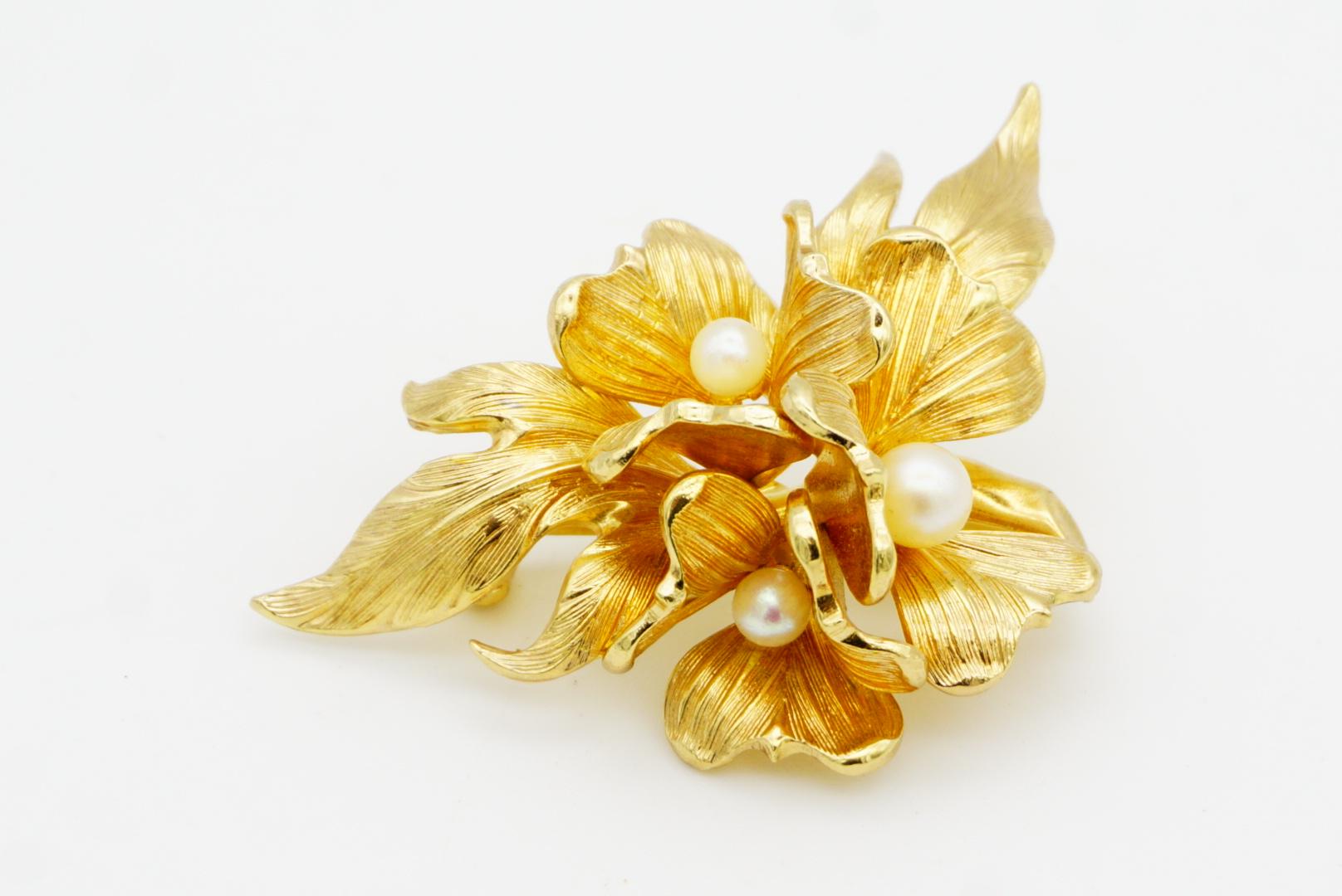 Christian Dior GROSSE 1965 White Pearls Trio Cluster Blossom Flower Leaf Brooch For Sale 3