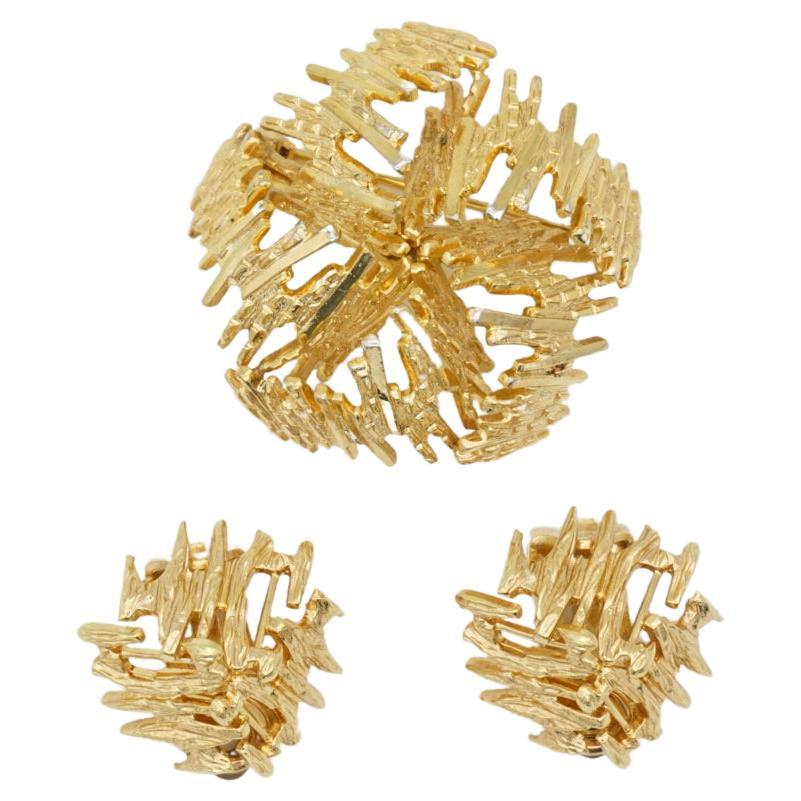 Christian Dior GROSSE 1966 Vintage Textured Wire Triangle Pentagon Openwork Dome Modernist Earrings Brooch Set, Gold Tone

Very excellent condition. Very new. 100% Genuine. Vintage and rare to find.

A very beautiful pair of earrings and brooch,