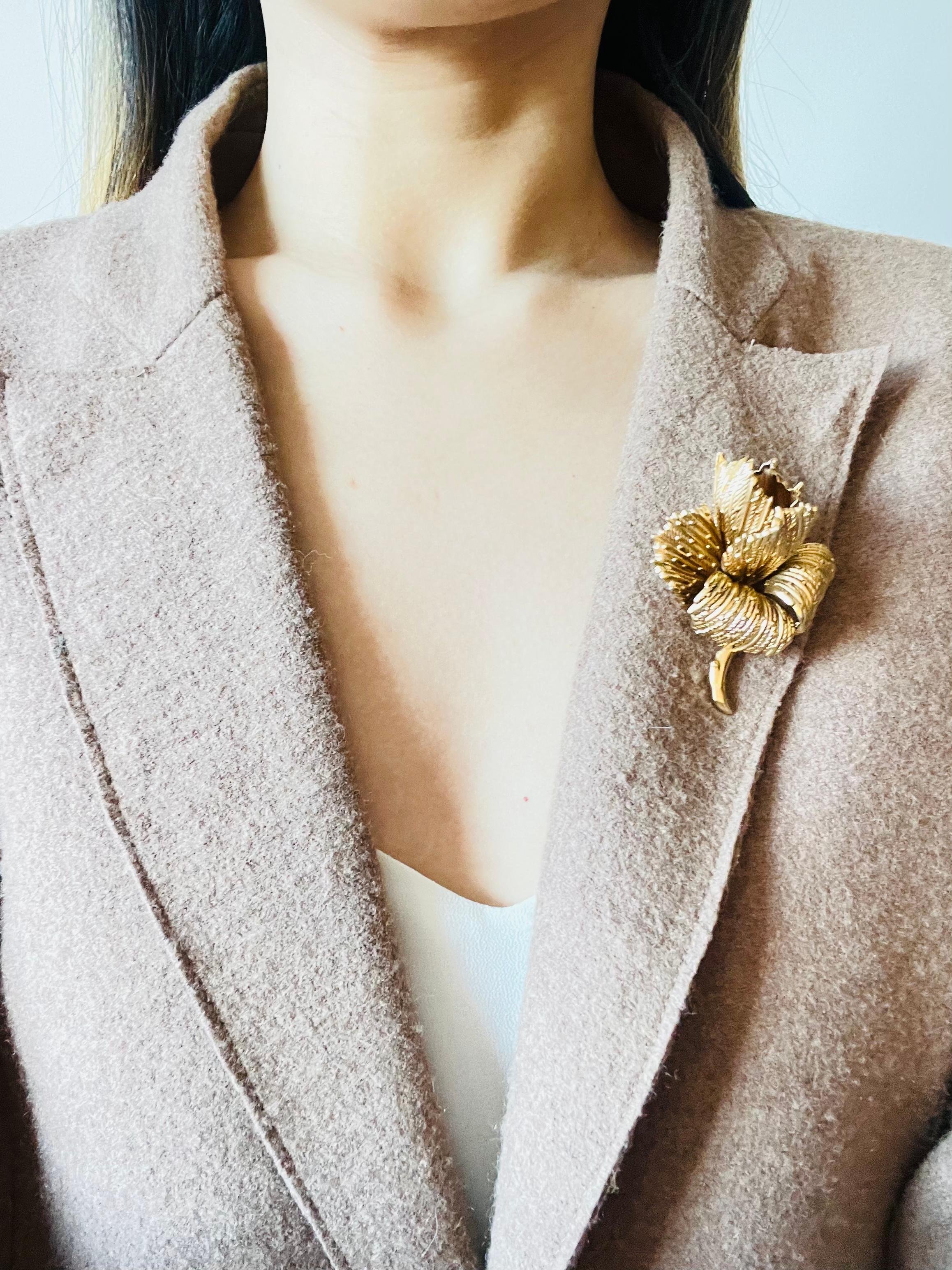 Women's or Men's Christian Dior GROSSE 1966 Vintage 3D Large Blossom Flower Rose Dots Gold Brooch For Sale