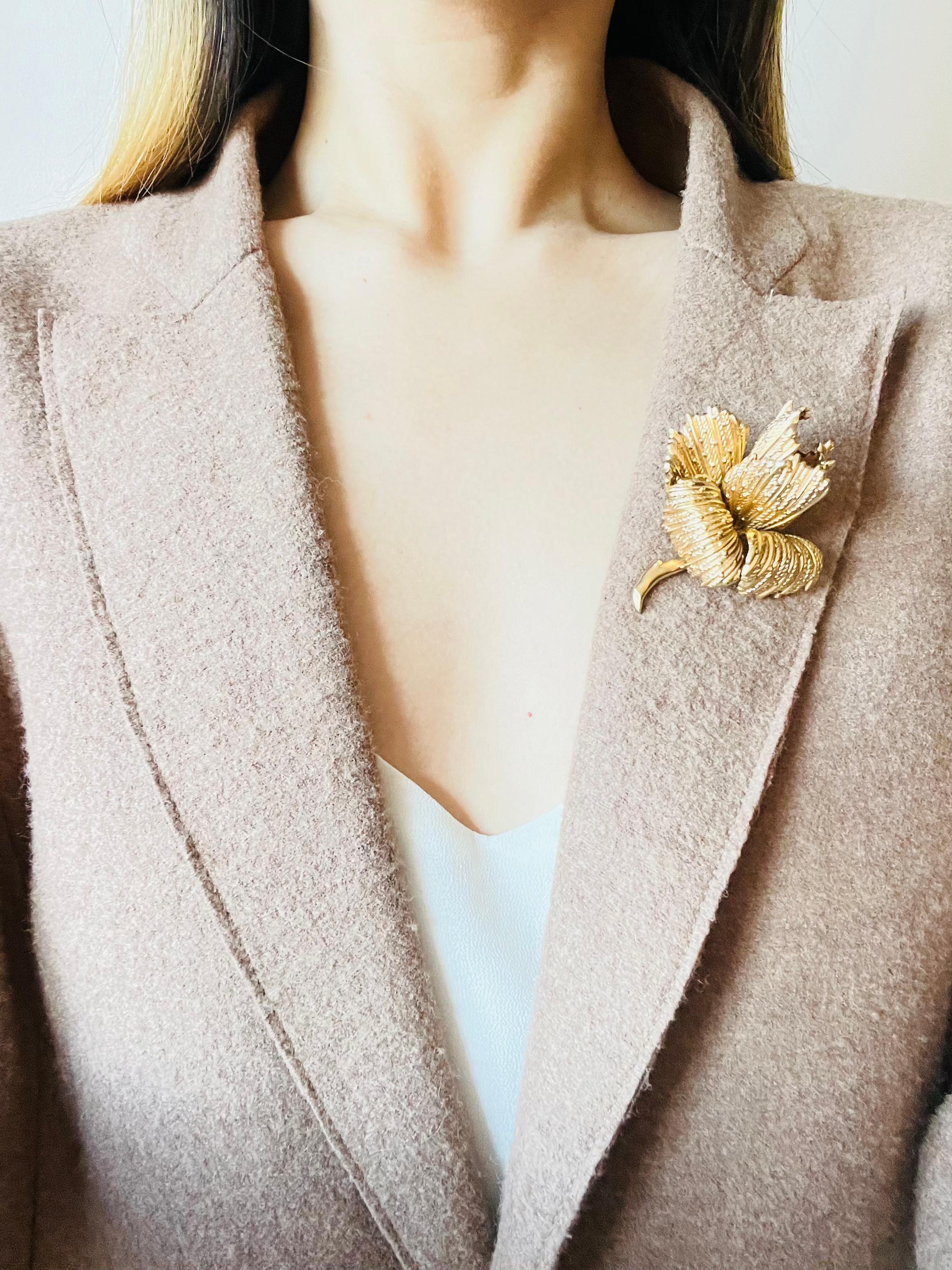 Christian Dior GROSSE 1966 Vintage 3D Large Blossom Flower Rose Dots Gold Brooch For Sale 1