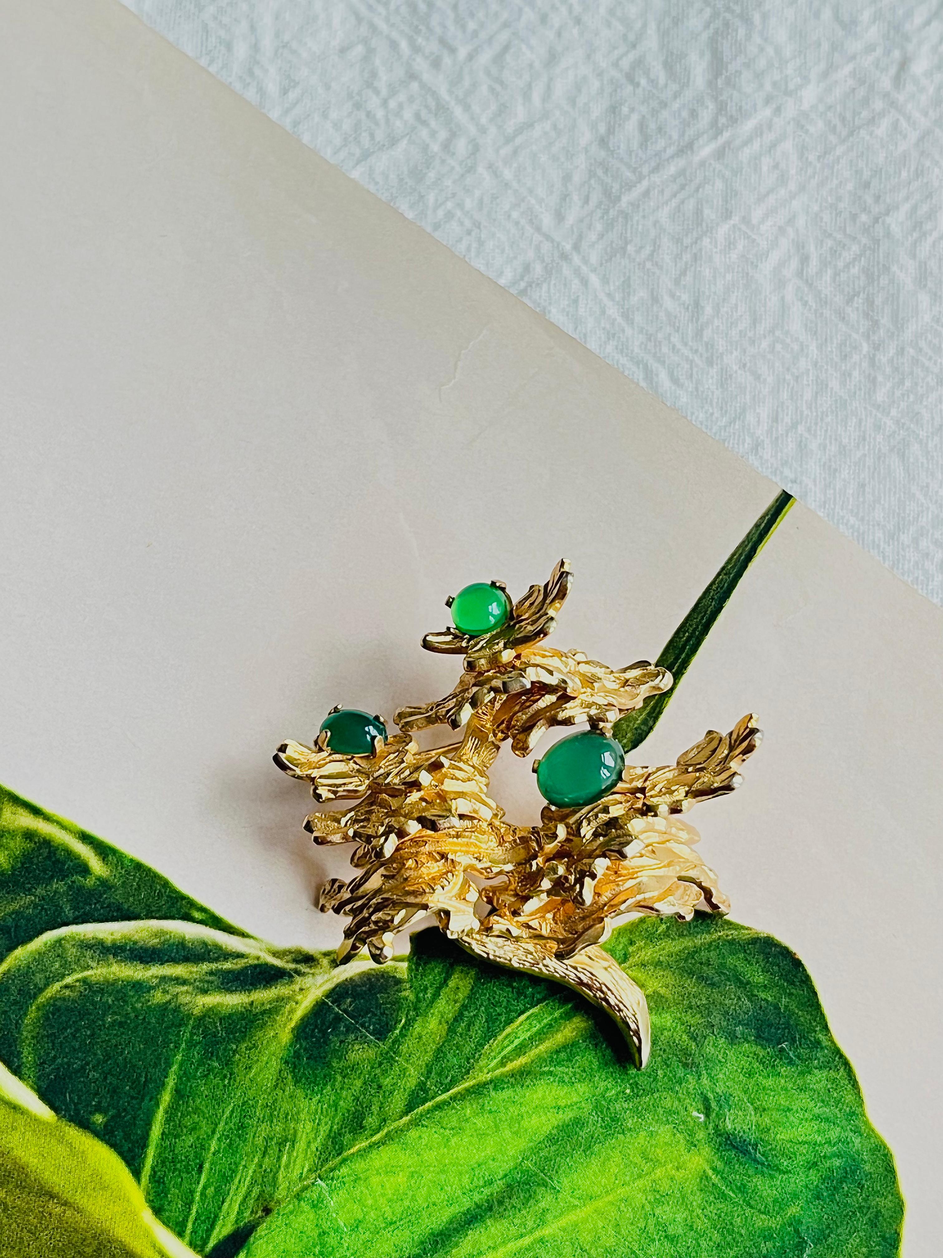 Christian Dior GROSSE 1966 Vintage Smaragd-Jade-Blumenblatt-Blumenbrosche mit grünem Blumenblatt (Art déco) im Angebot