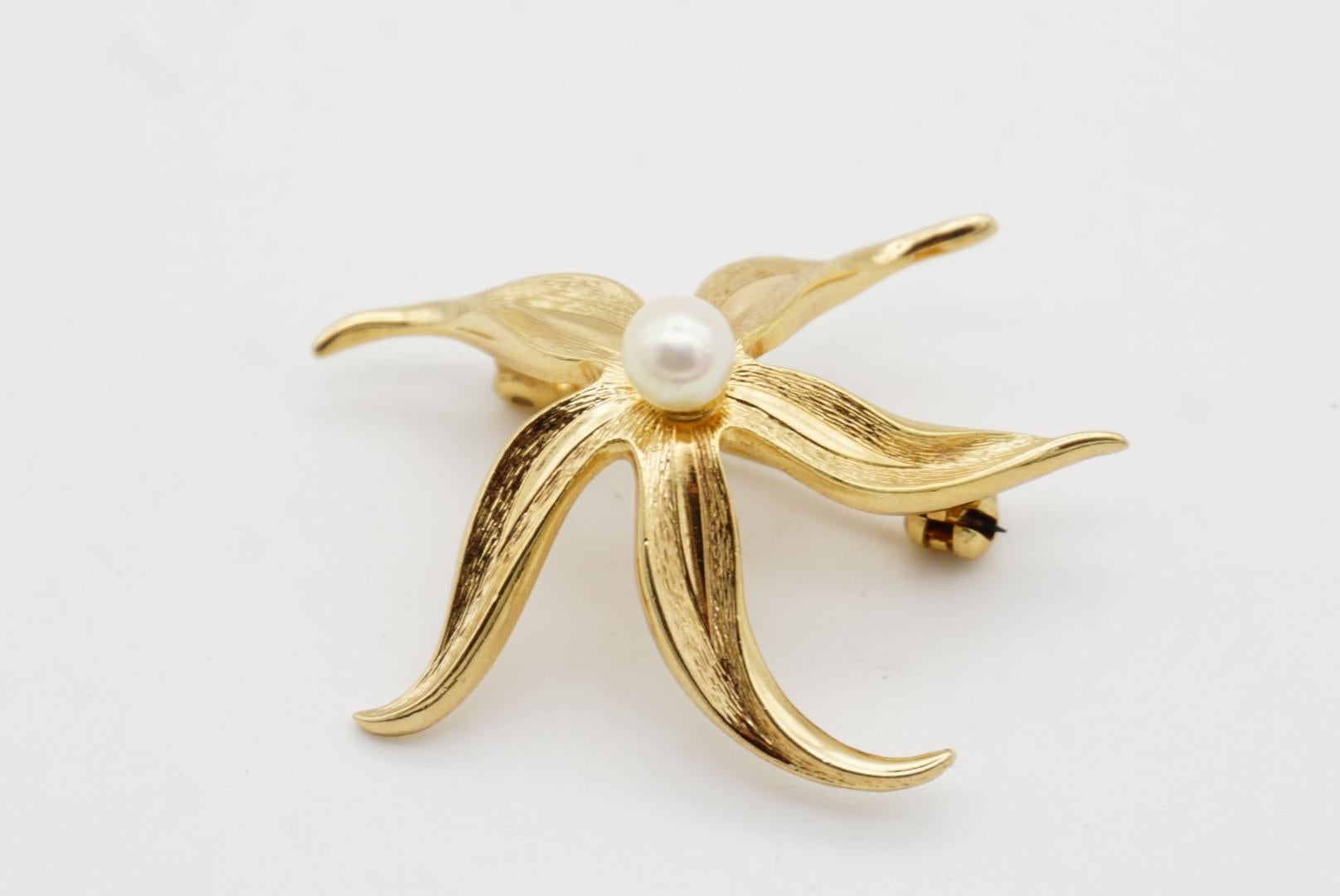 Christian Dior GROSSE 1966 Vintage Vivid Starfish Pentagram White Pearl Brooch For Sale 4