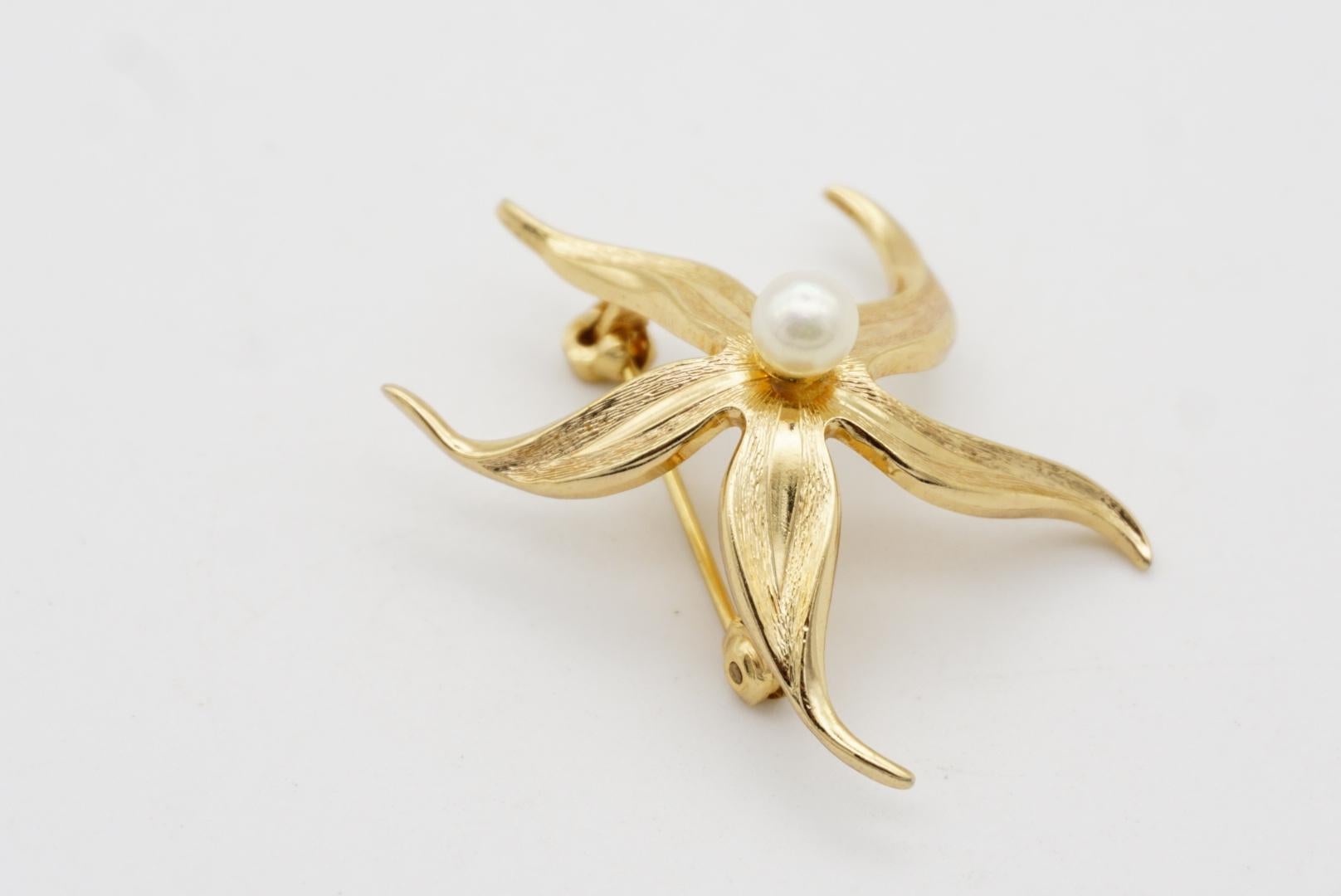 Christian Dior GROSSE 1966 Vintage Vivid Starfish Pentagram White Pearl Brooch For Sale 5