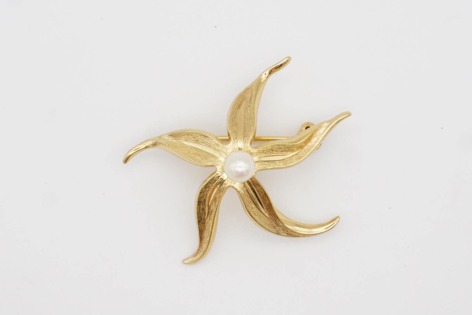 Christian Dior GROSSE 1966 Vintage Vivid Starfish Pentagram White Pearl Brooch For Sale 3