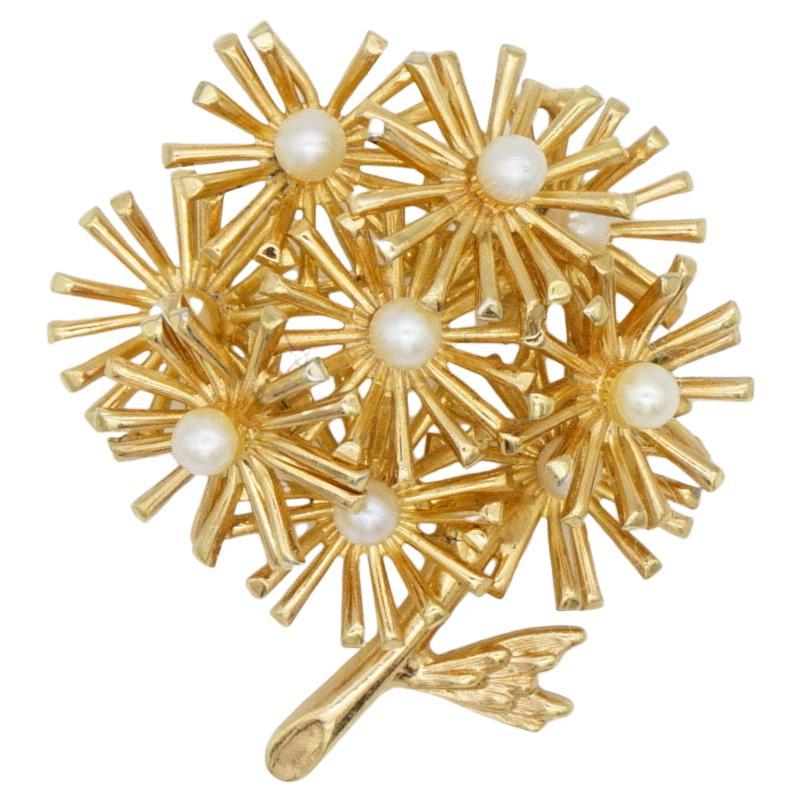 Christian Dior GROSSE 1966 Vintage 3D Vivid White Pearls Cluster Layer Flower Dandelion Brooch, Gold Tone

Very good condition. Signed at the rear. 100% Genuine.

Material: Gold plated metal, Faux pearls.

Size: 3.5 cm x 3.7 cm.

Weight: 8.0 g.

_ _