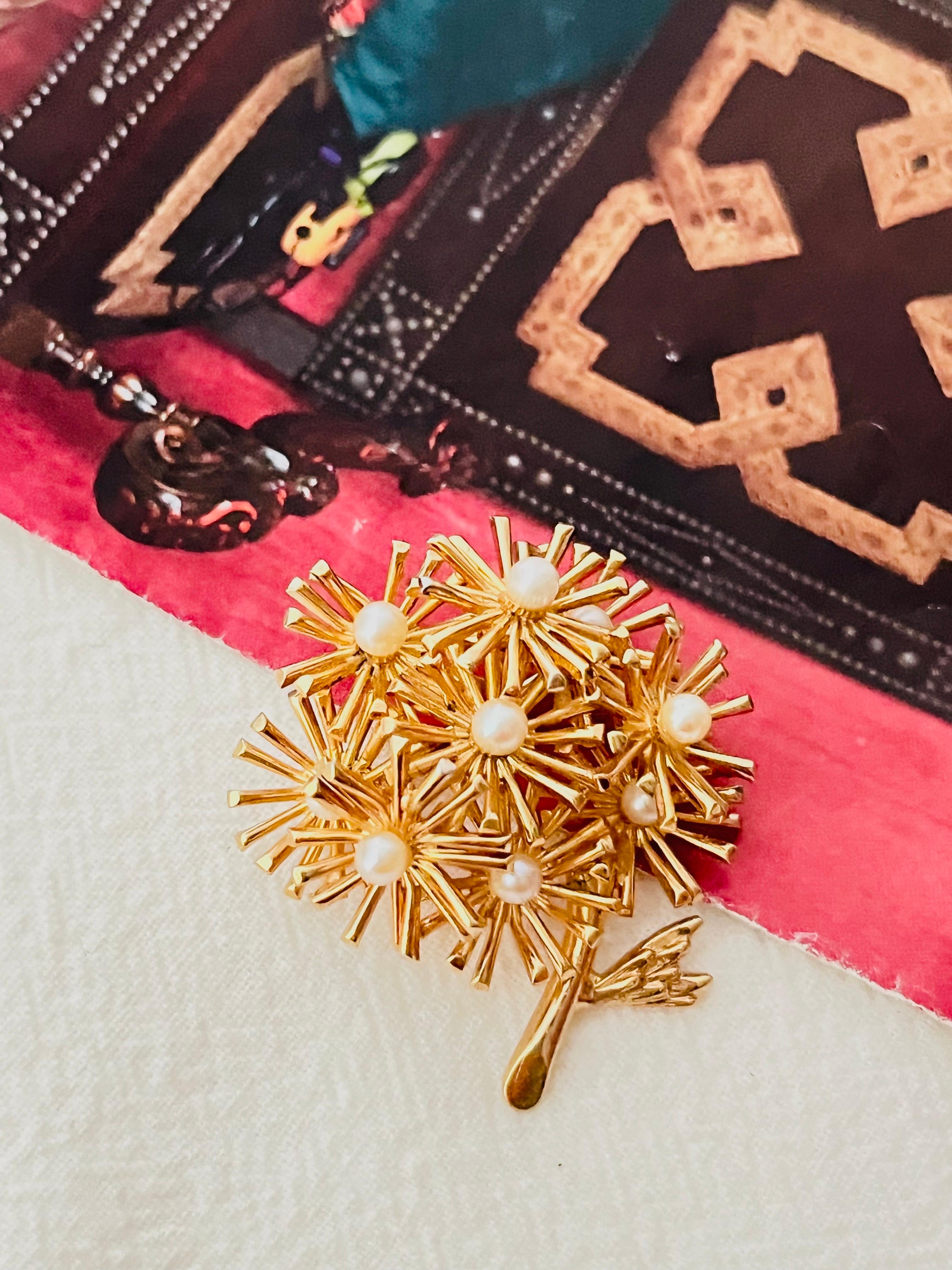 Art Deco Christian Dior GROSSE 1966 Vintage White Pearls Cluster Flower Dandelion Brooch For Sale