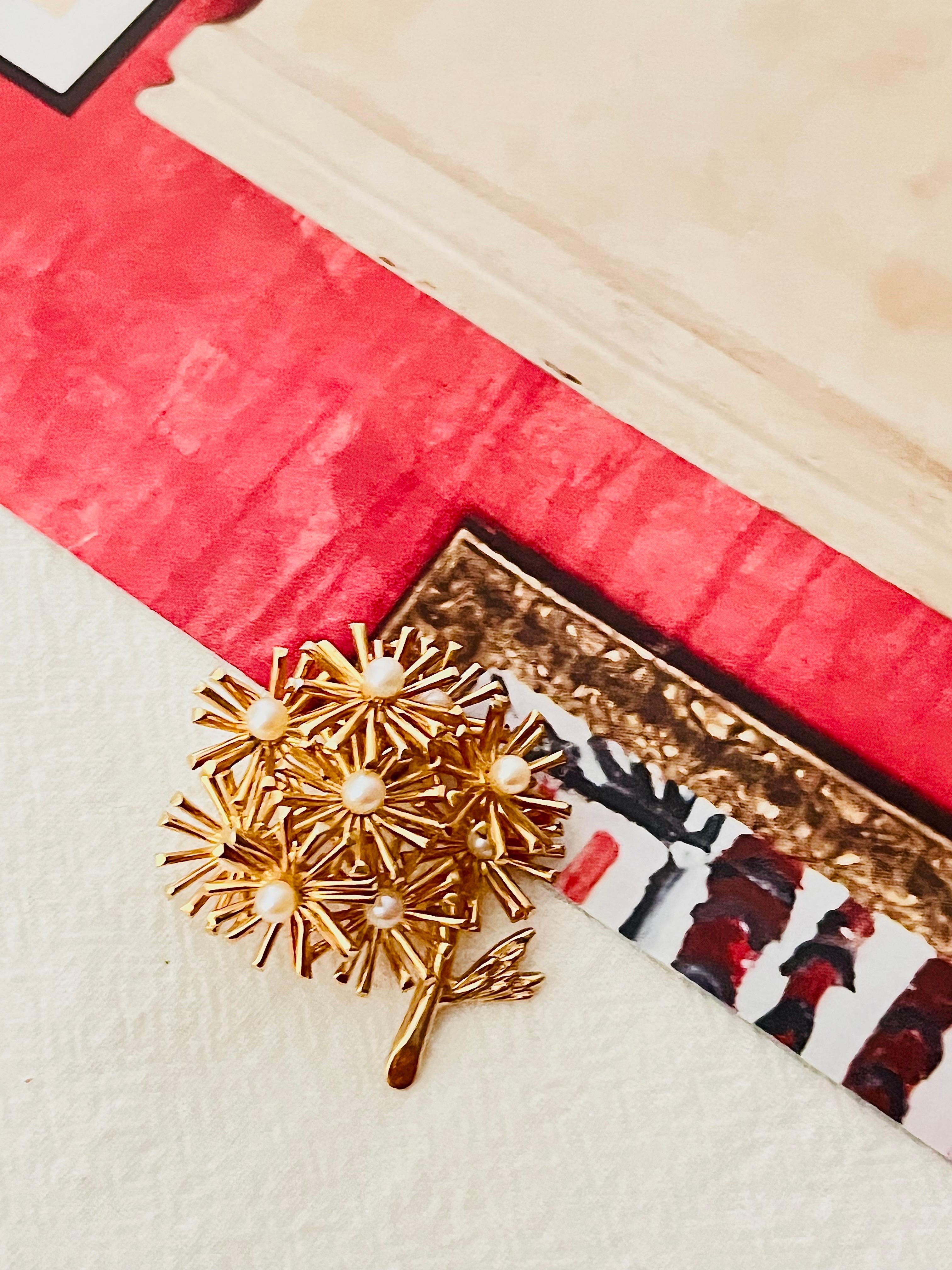 Christian Dior GROSSE 1966 Vintage White Pearls Cluster Flower Dandelion Brooch In Good Condition For Sale In Wokingham, England