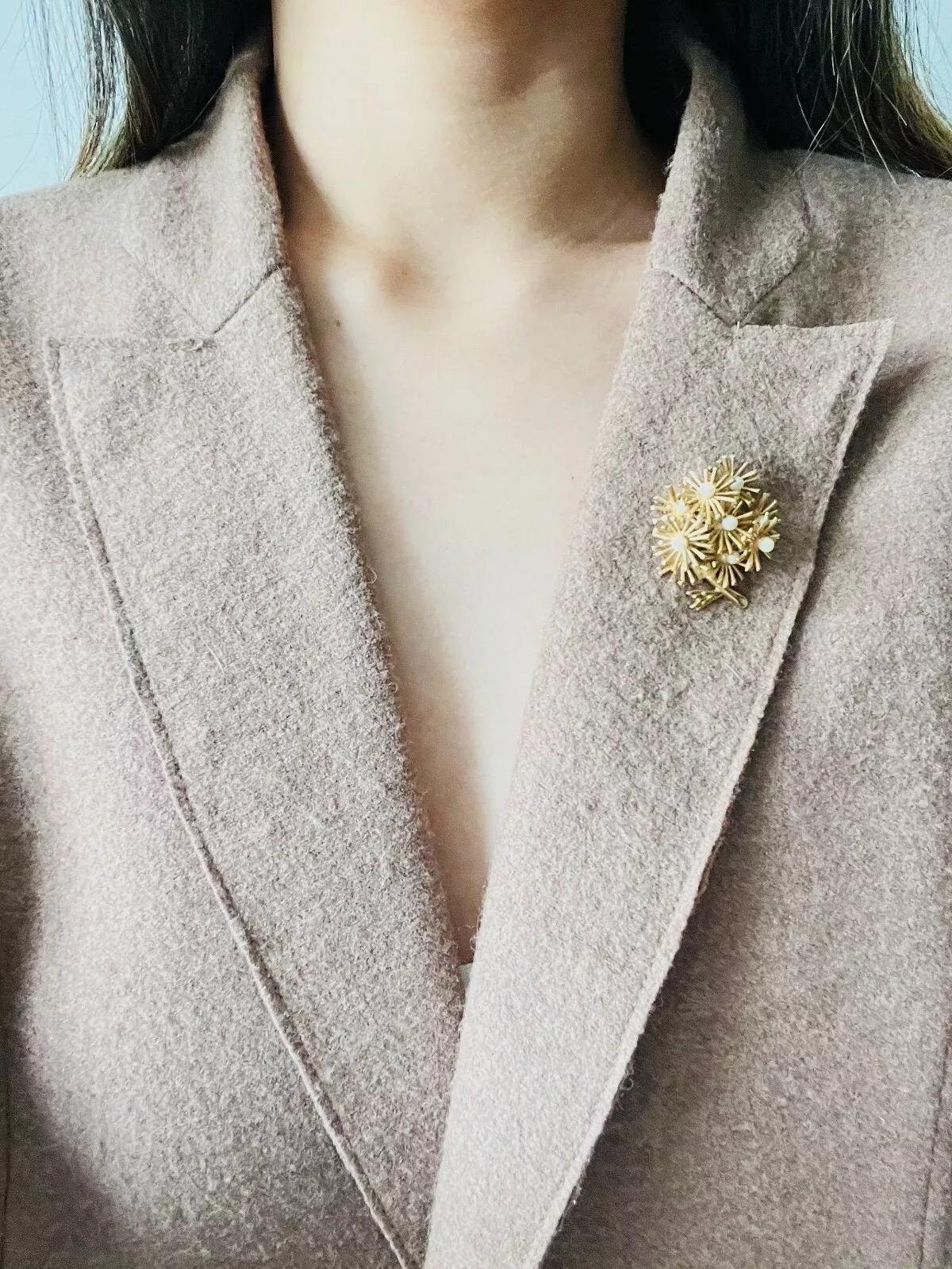 Christian Dior GROSSE 1966 Vintage White Pearls Cluster Flower Dandelion Brooch For Sale 2