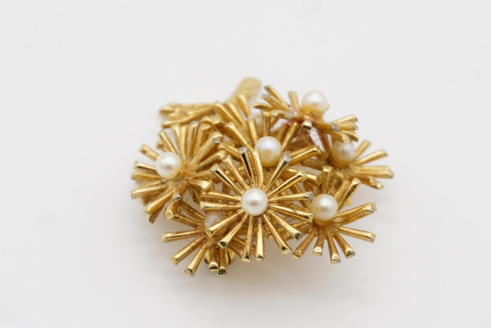 Christian Dior Grosse 1966 Vintage perles White Radiant Sun Burst Flower Broche en vente 5