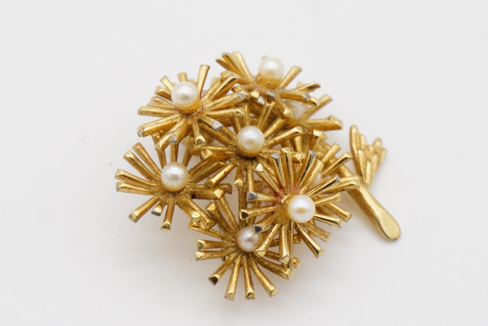 Christian Dior Grosse 1966 Vintage perles White Radiant Sun Burst Flower Broche en vente 6