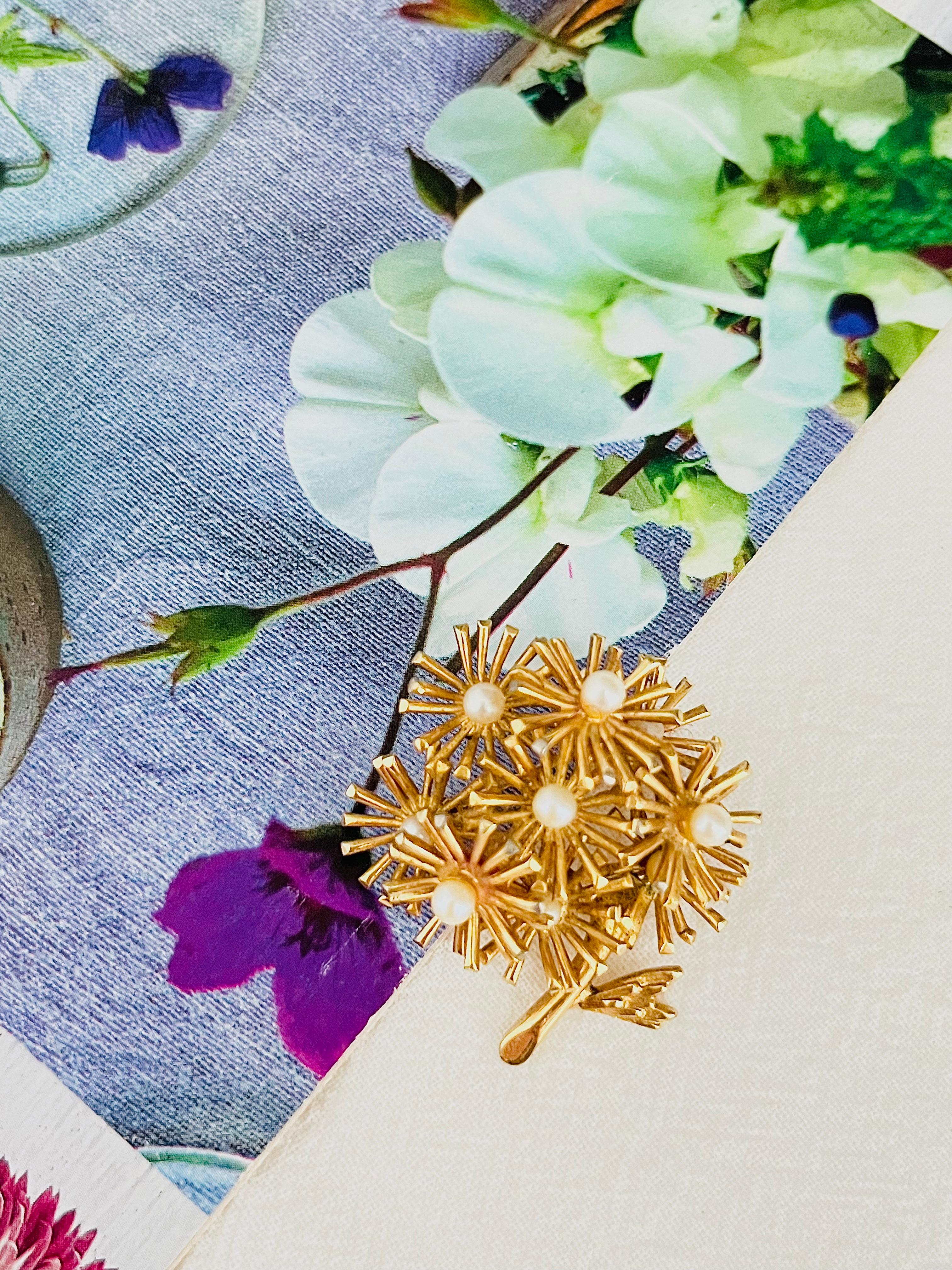 Art déco Christian Dior Grosse 1966 Vintage perles White Radiant Sun Burst Flower Broche en vente