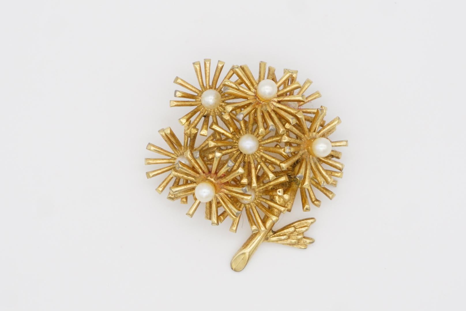 Christian Dior Grosse 1966 Vintage perles White Radiant Sun Burst Flower Broche en vente 3