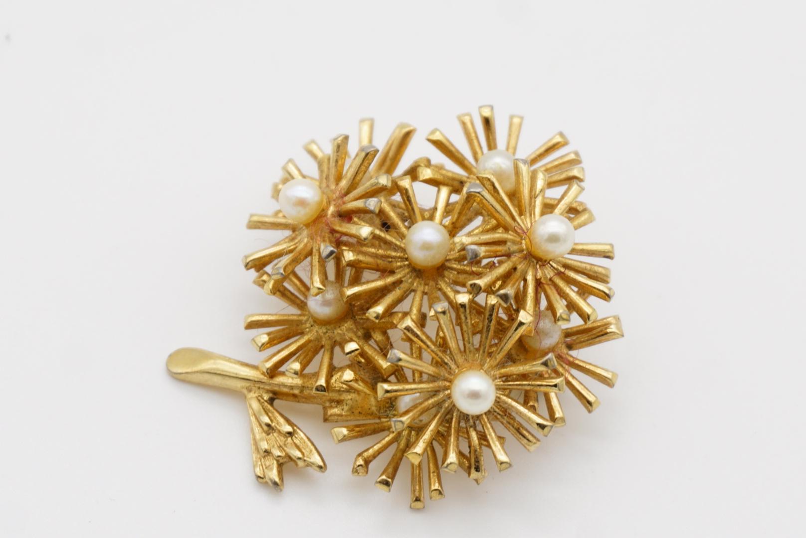Christian Dior Grosse 1966 Vintage perles White Radiant Sun Burst Flower Broche en vente 4