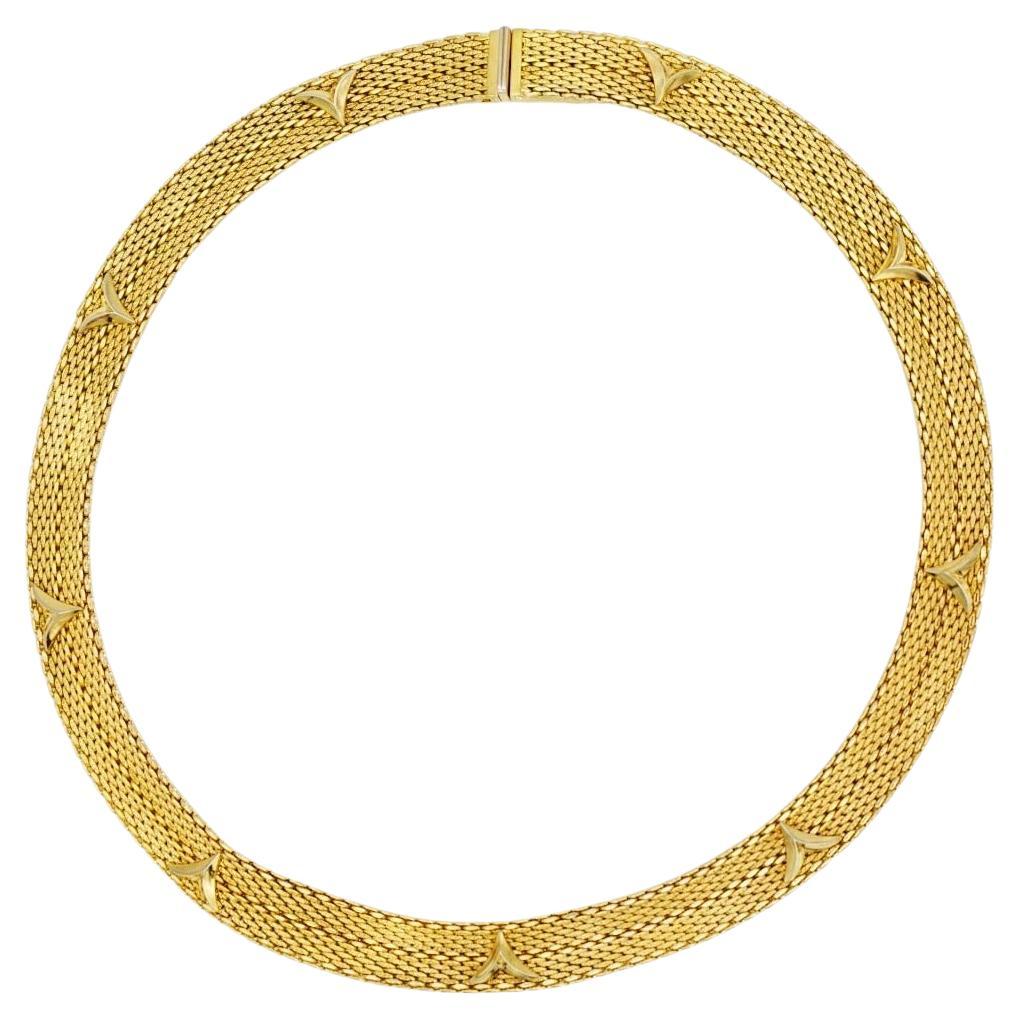 Christian Dior GROSSE 1966 Collana d
epoca con borchie a triangolo Arrow in maglia d
oro in vendita