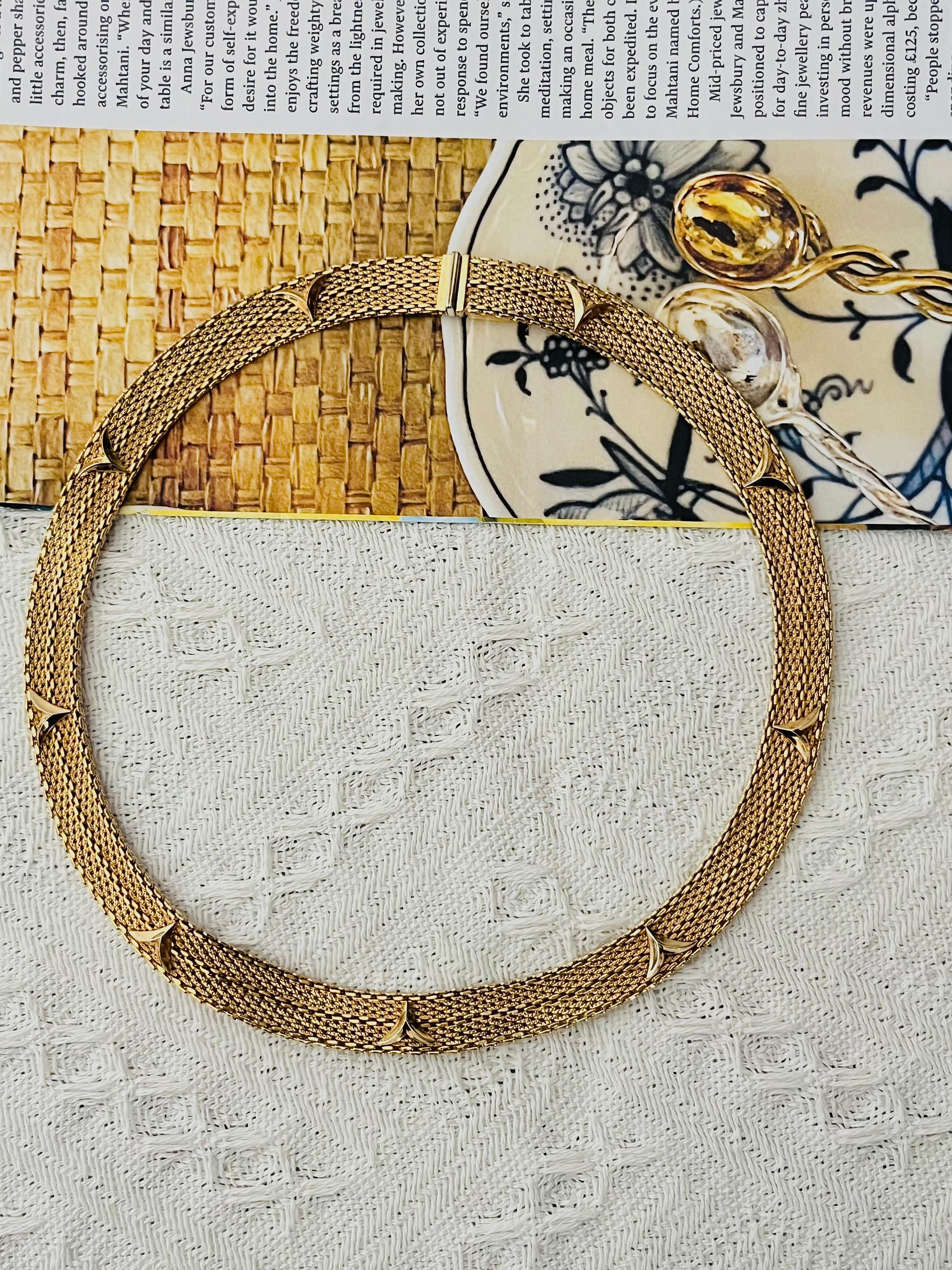 Art Déco Christian Dior GROSSE 1966 Collana d'oro con borchie a triangolo intrecciate d'epoca in vendita
