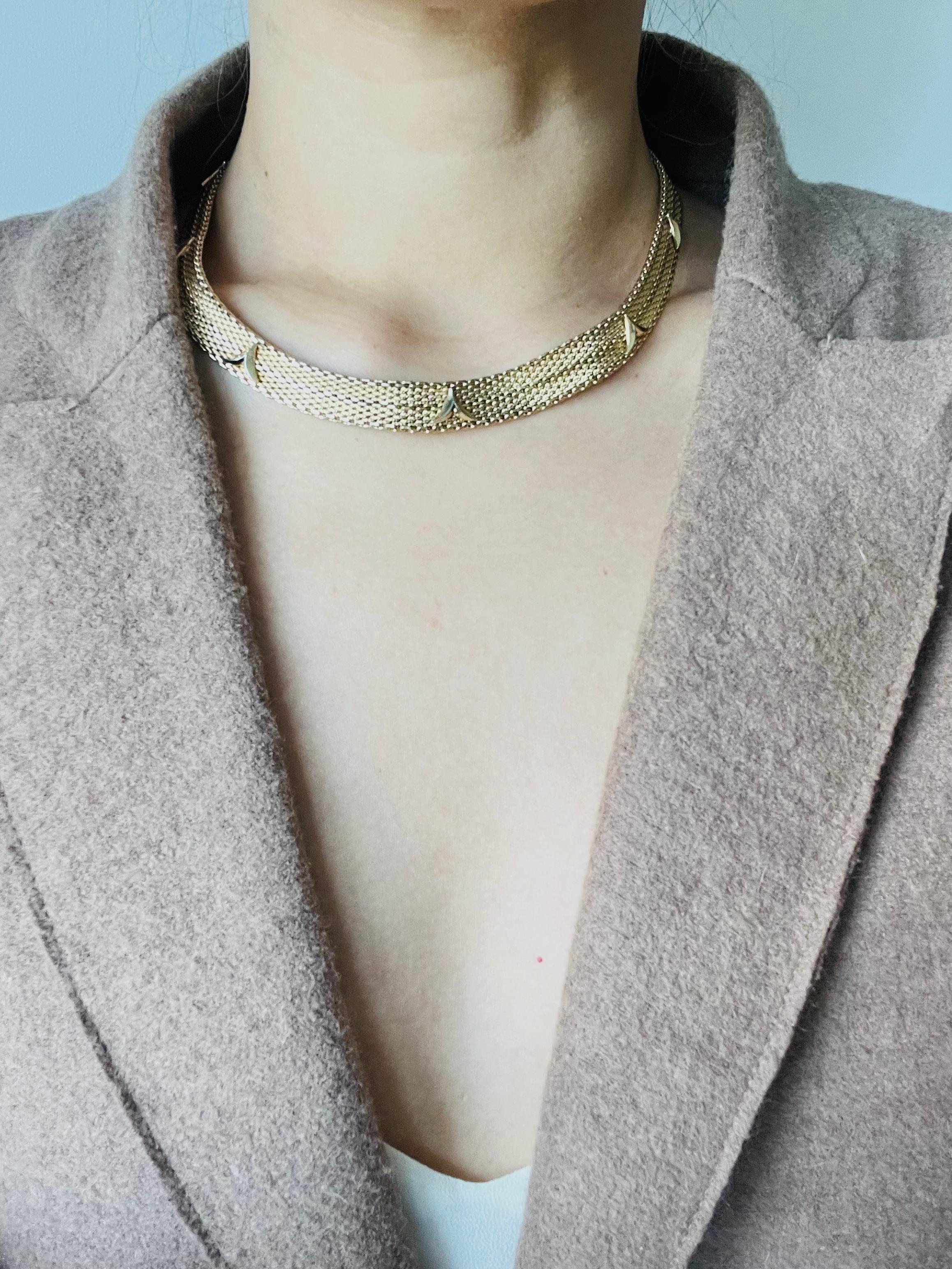 da uomo o donna Christian Dior GROSSE 1966 Collana d'oro con borchie a triangolo intrecciate d'epoca in vendita
