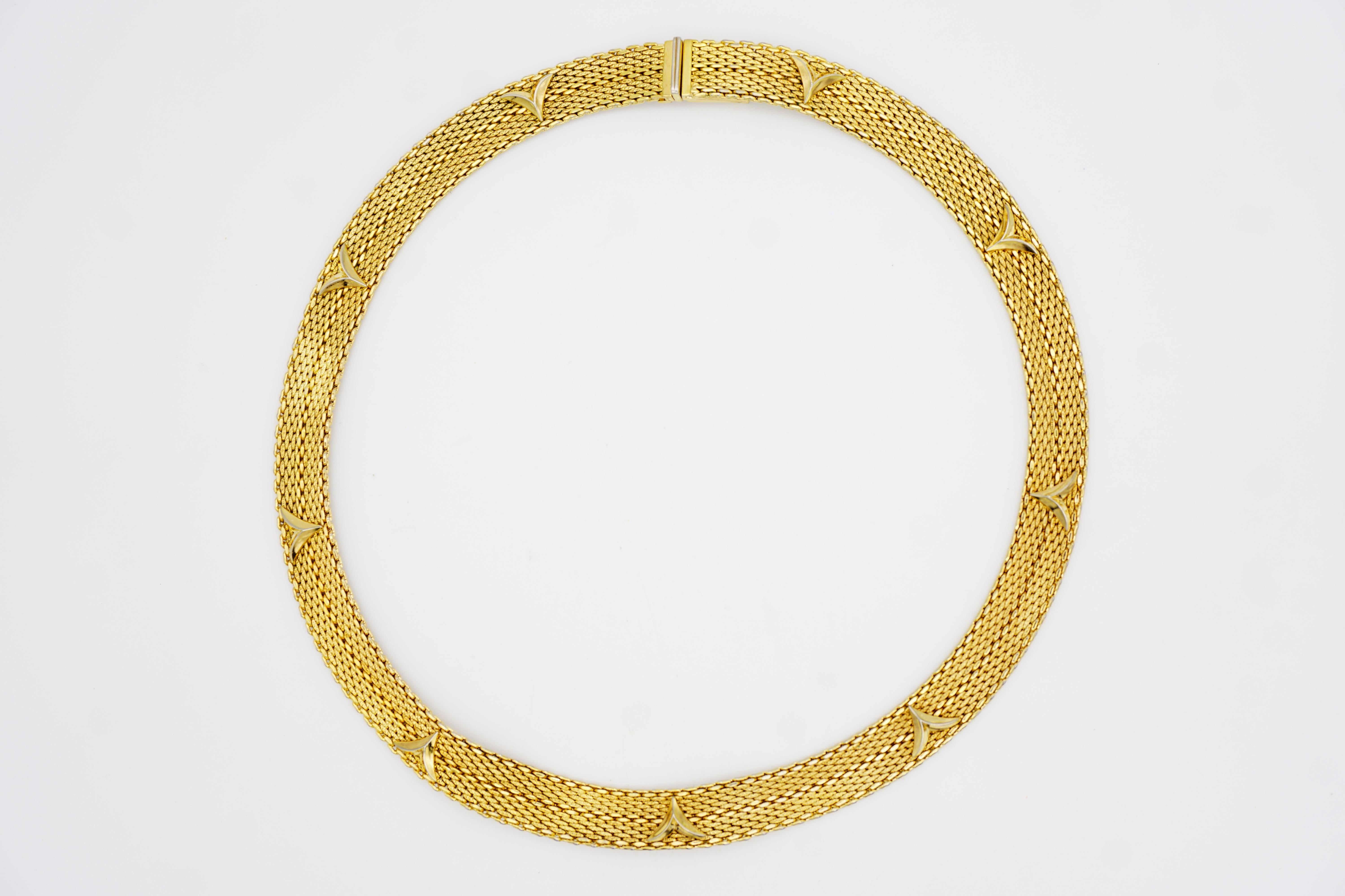 Christian Dior GROSSE 1966 Collana d'oro con borchie a triangolo intrecciate d'epoca in vendita 3