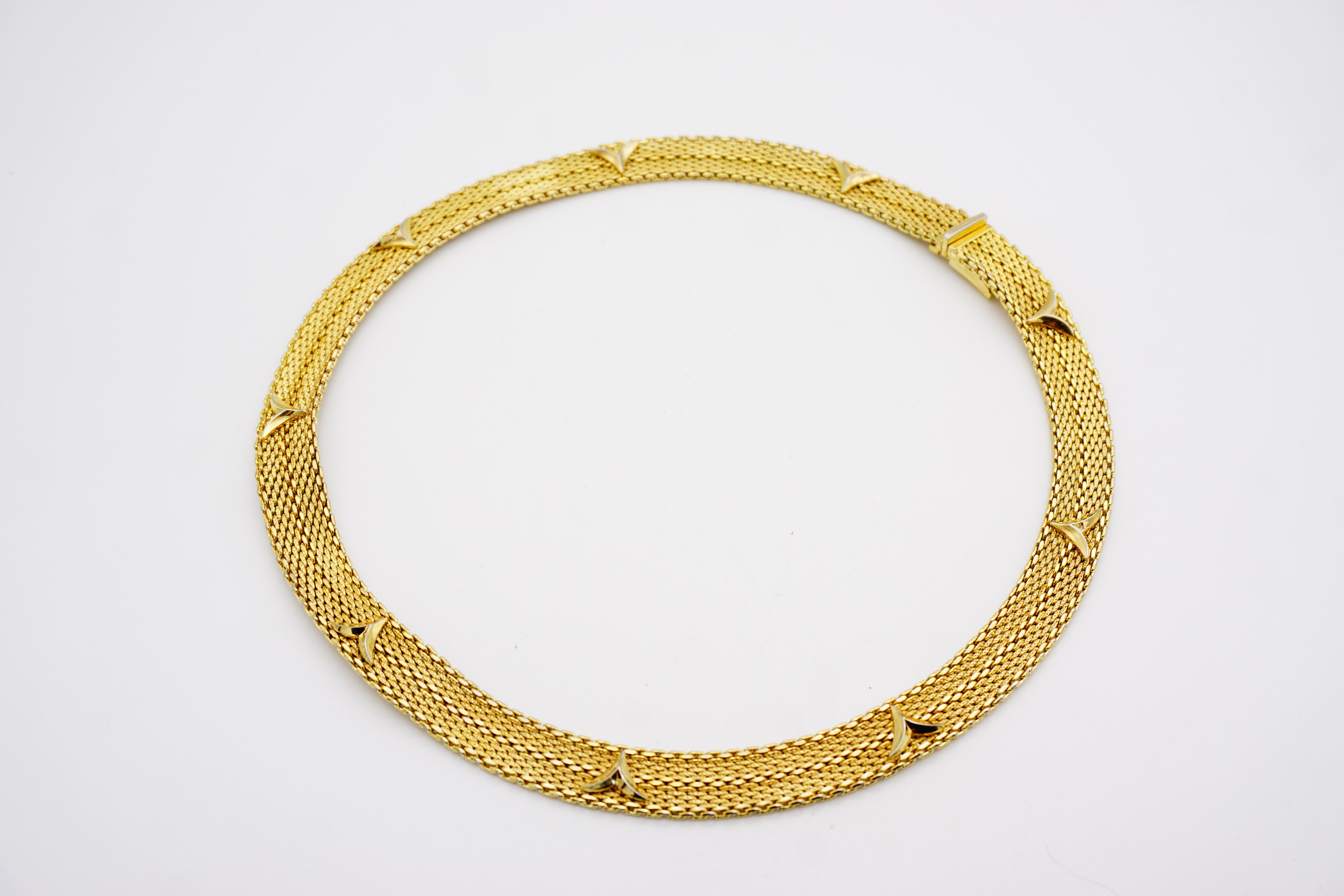 Christian Dior GROSSE 1966 Collana d'oro con borchie a triangolo intrecciate d'epoca in vendita 4