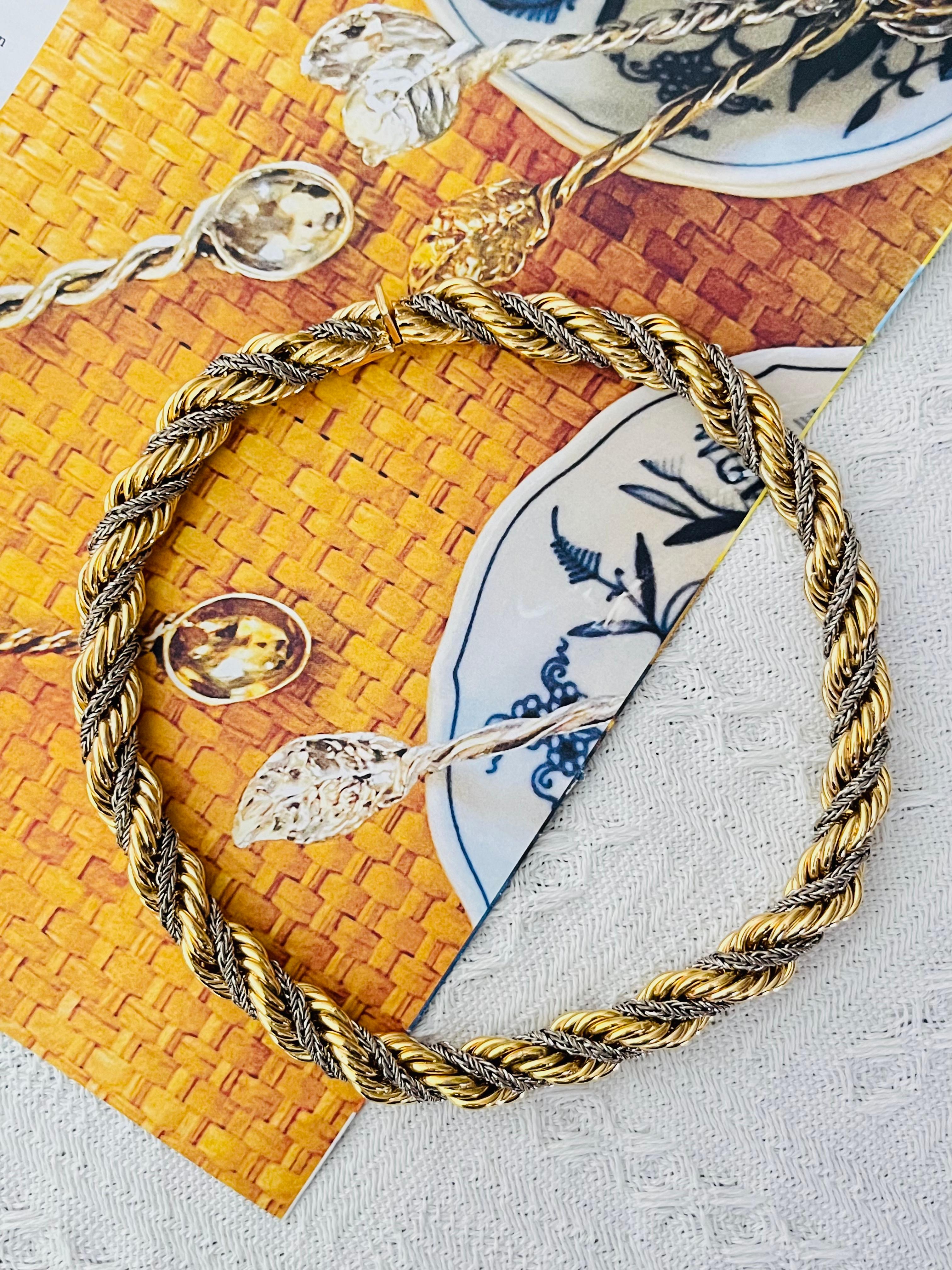 Christian Dior GROSSE 1967 Vintage Unisex Extra Thick Silver Gold Spiral Rope Chain Chunky Modernist Necklace

Condizioni eccellenti. 100% autentico.

Un pezzo unico. Raro da trovare. Firmato sulla chiusura.

Materiale: Metallo placcato oro, Metallo