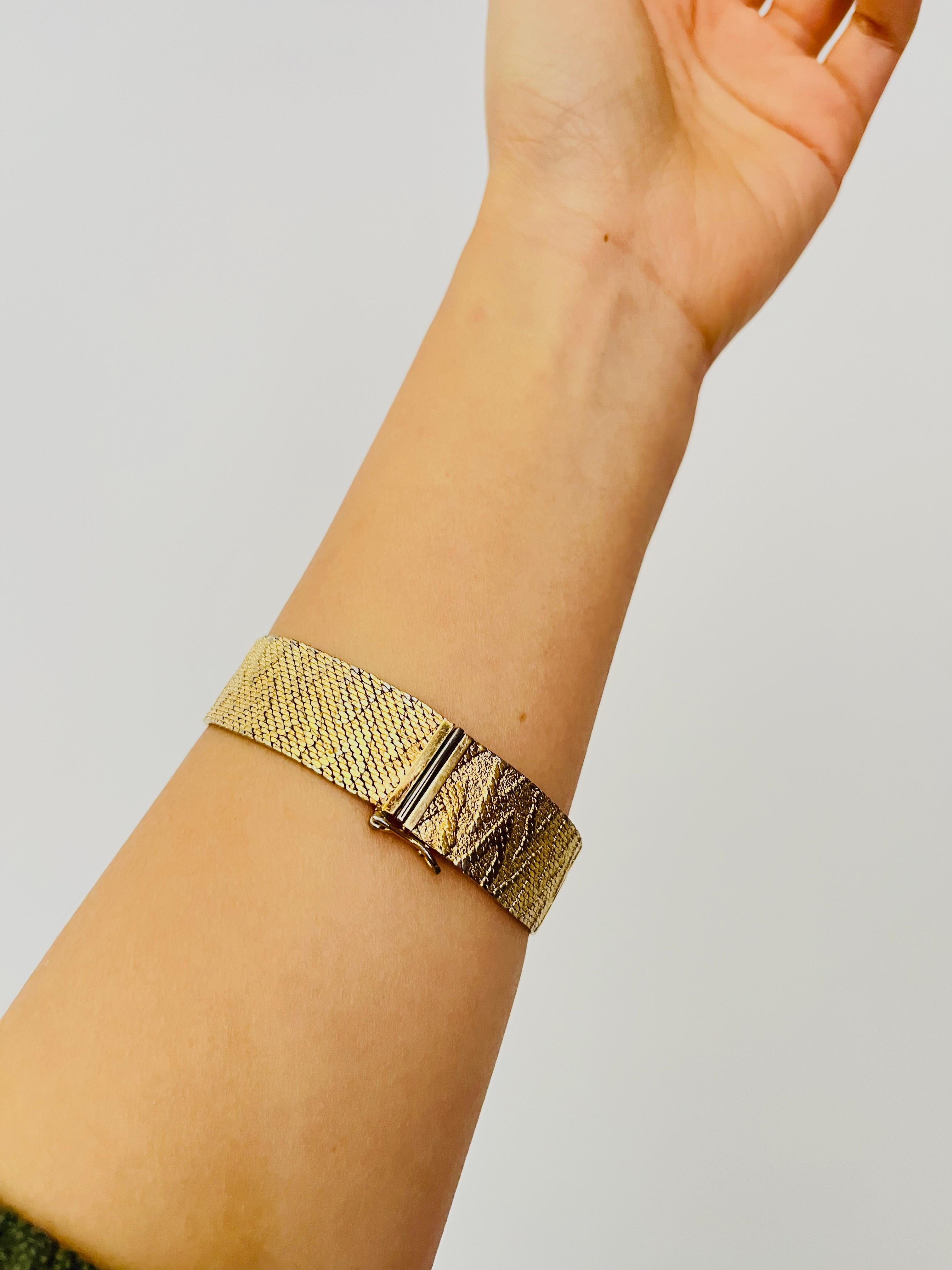 Christian Dior GROSSE 1967 Bracelet moderniste en maille tissée en forme de flamme striée en relief en vente 2