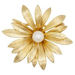 Christian Dior GROSSE 1967 Vintage Daisy Flower Blossom White Pearl Gold Brooch