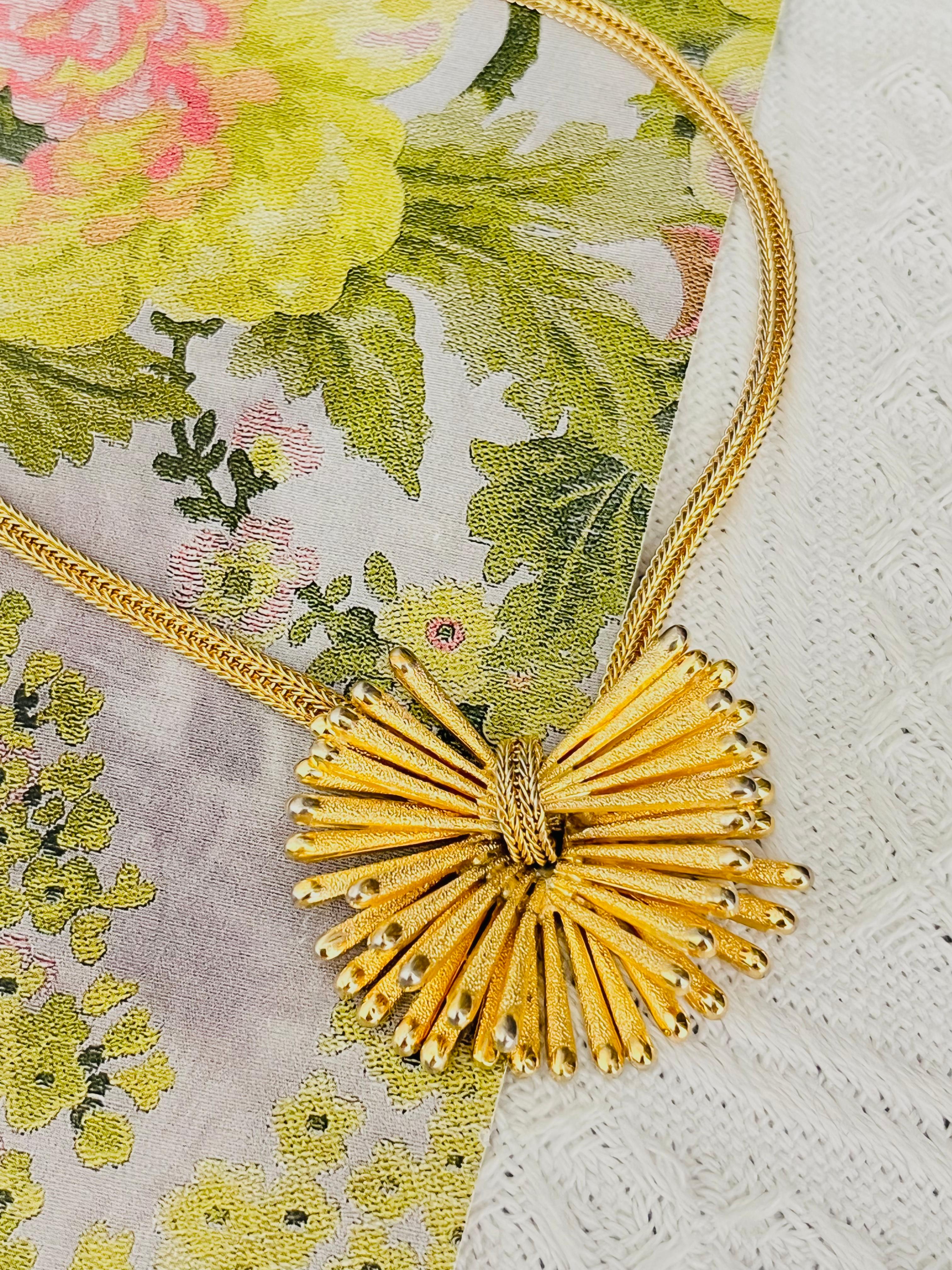 Christian Dior GROSSE 1967 Vintage Double Bow Sunburst Pendant Woven Necklace In Good Condition For Sale In Wokingham, England