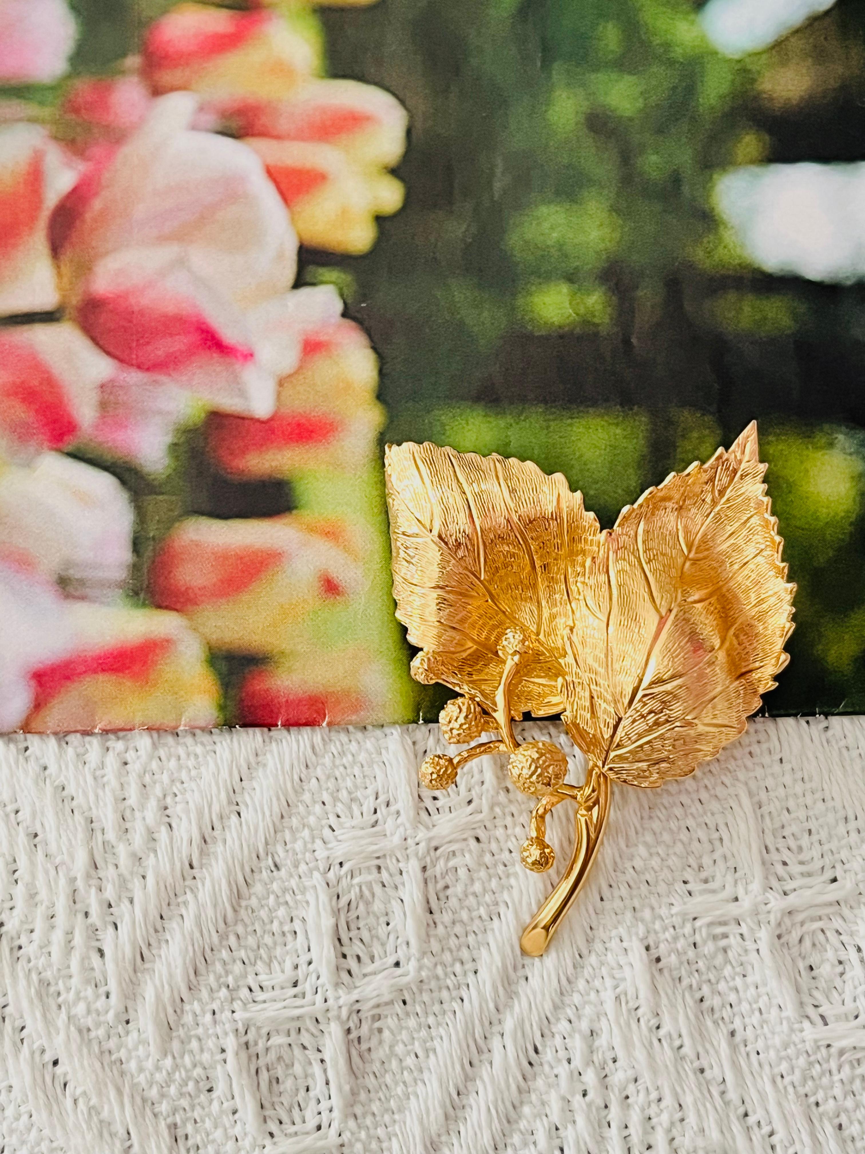 Women's or Men's Christian Dior GROSSE 1967 Vintage Double Vivid Windy Leaf Cluster Fruit Brooch For Sale