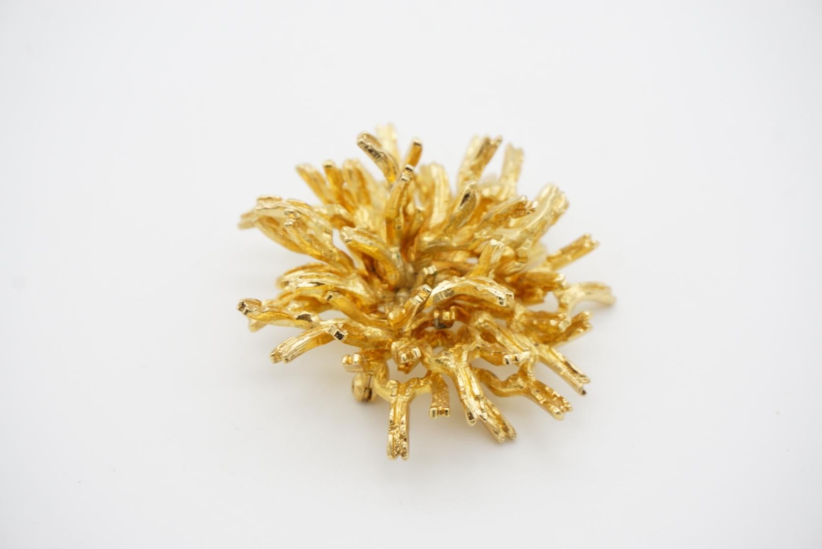Christian Dior GROSSE 1967 Vintage Large Coral Flower Gold Exquisite Brooch For Sale 1