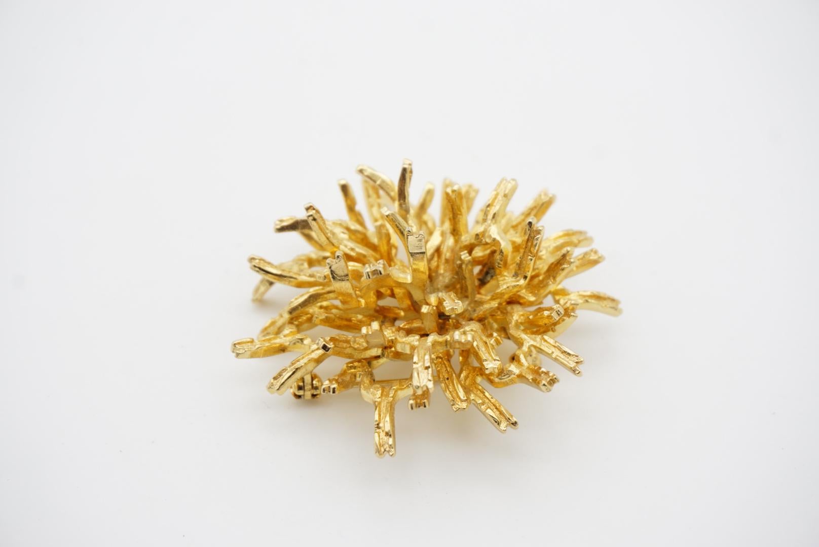 Christian Dior GROSSE 1967 Vintage Large Coral Flower Gold Exquisite Brooch For Sale 2