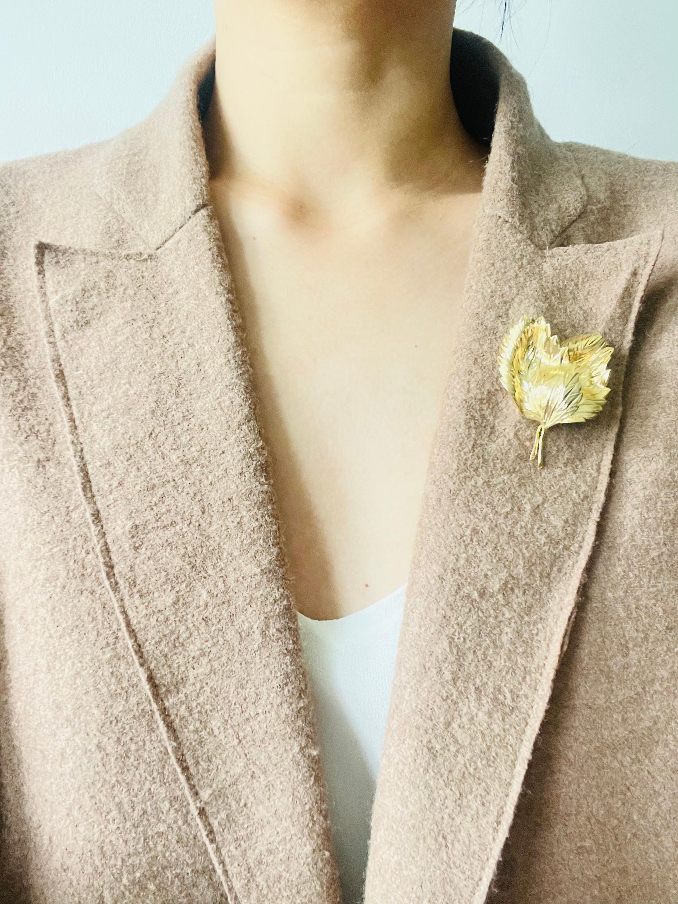 Christian Dior GROSSE 1967 - Grande broche vintage à double texture ondulée et ondulée à feuilles tombantes en vente 1