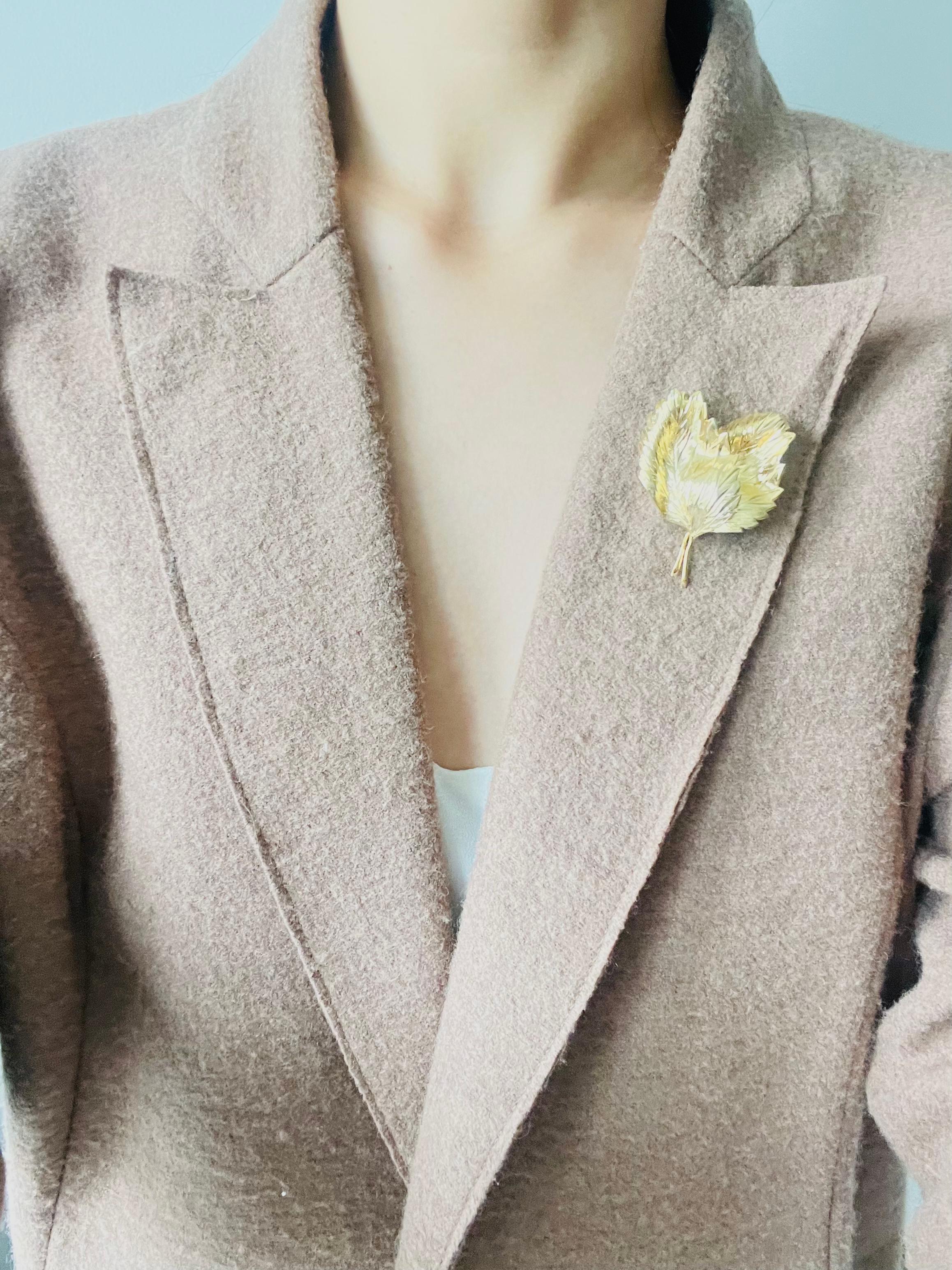 Christian Dior GROSSE 1967 - Grande broche vintage à double texture ondulée et ondulée à feuilles tombantes en vente 3