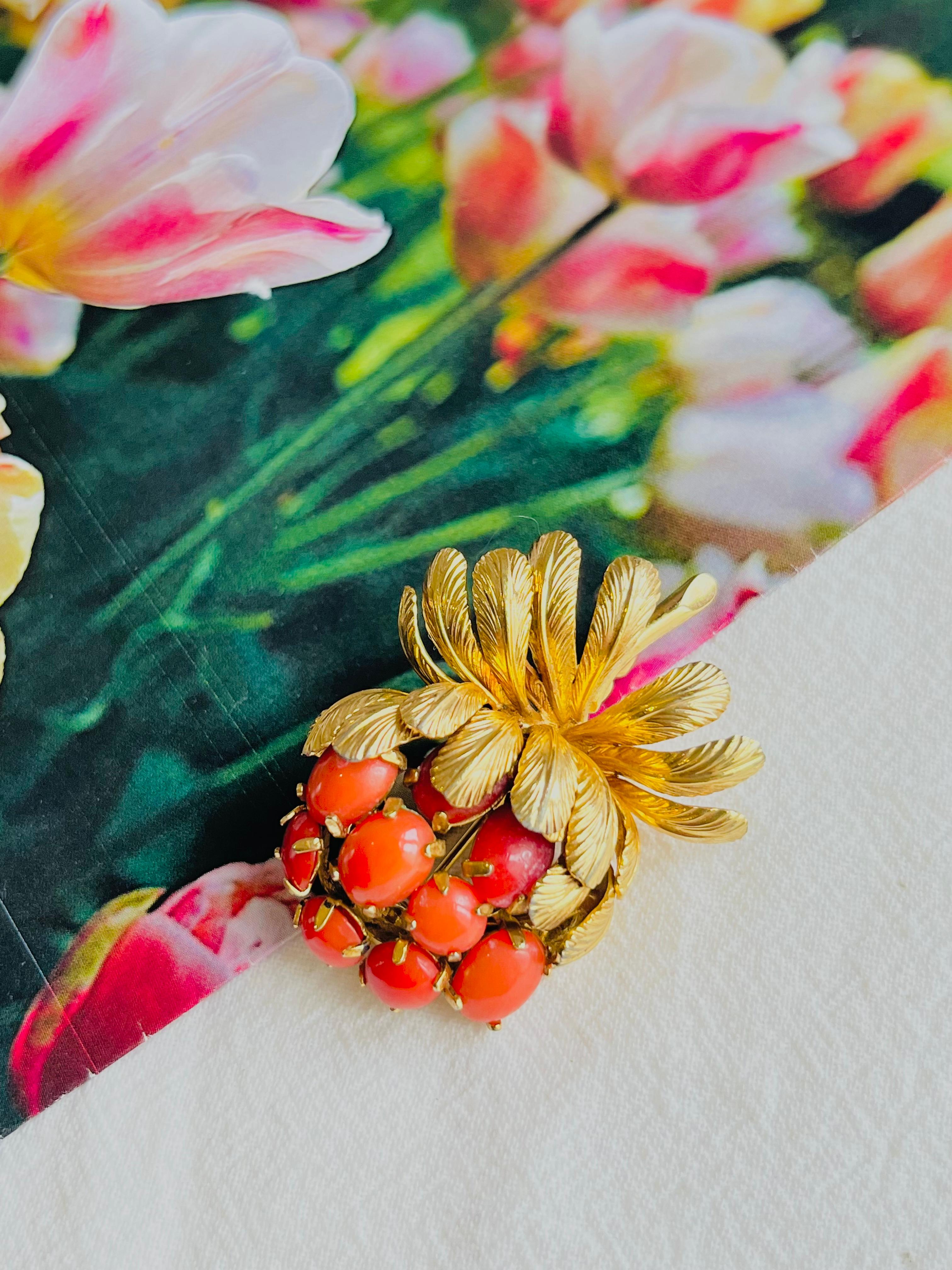 Women's or Men's Christian Dior GROSSE 1967 Vintage Orange Fruit Flower Bouquet Leaf Gold Brooch For Sale