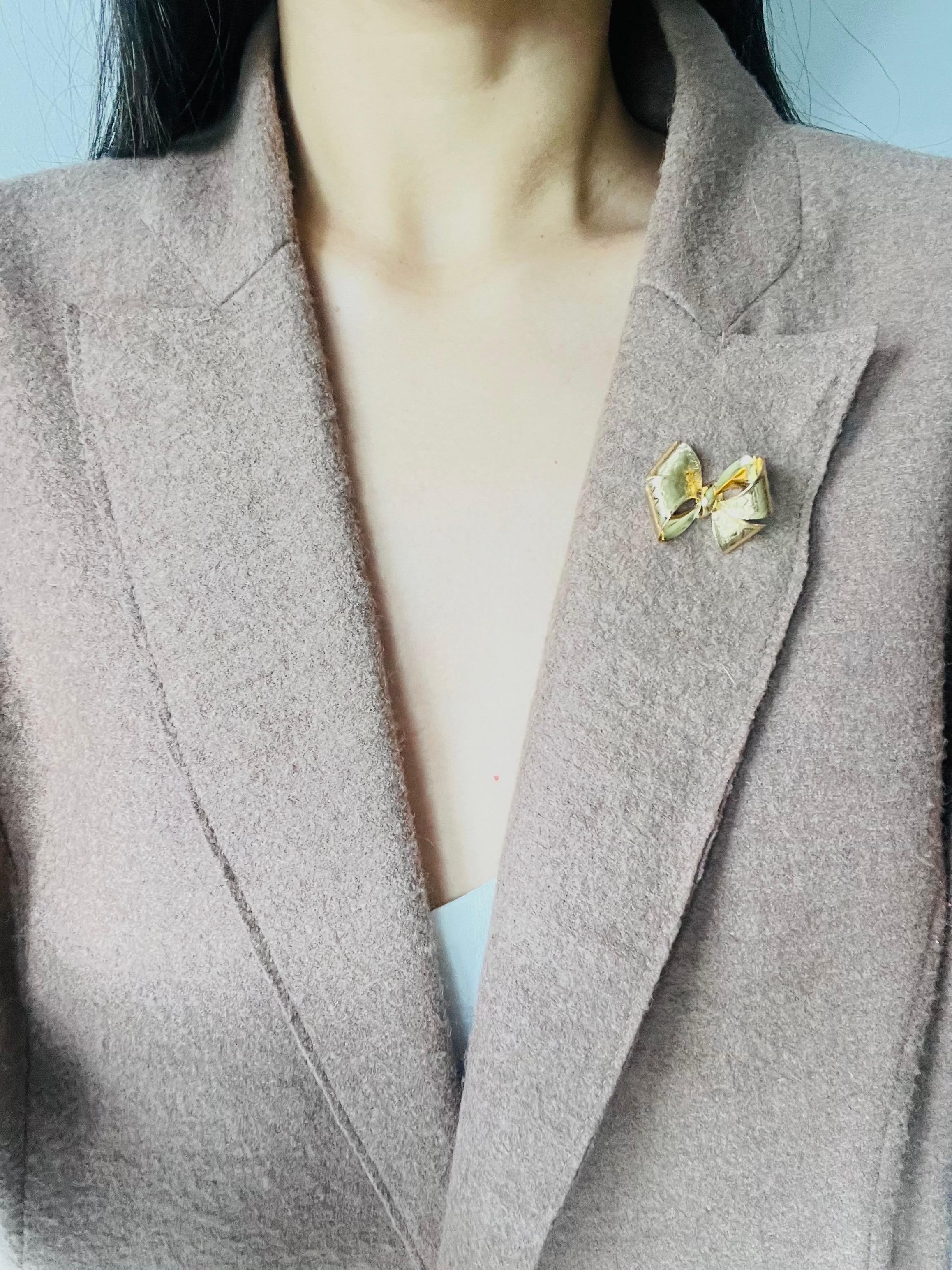 Christian Dior GROSSE 1967 Vintage Texturierte Ripple Cute Knot Schleife Band Brosche 1