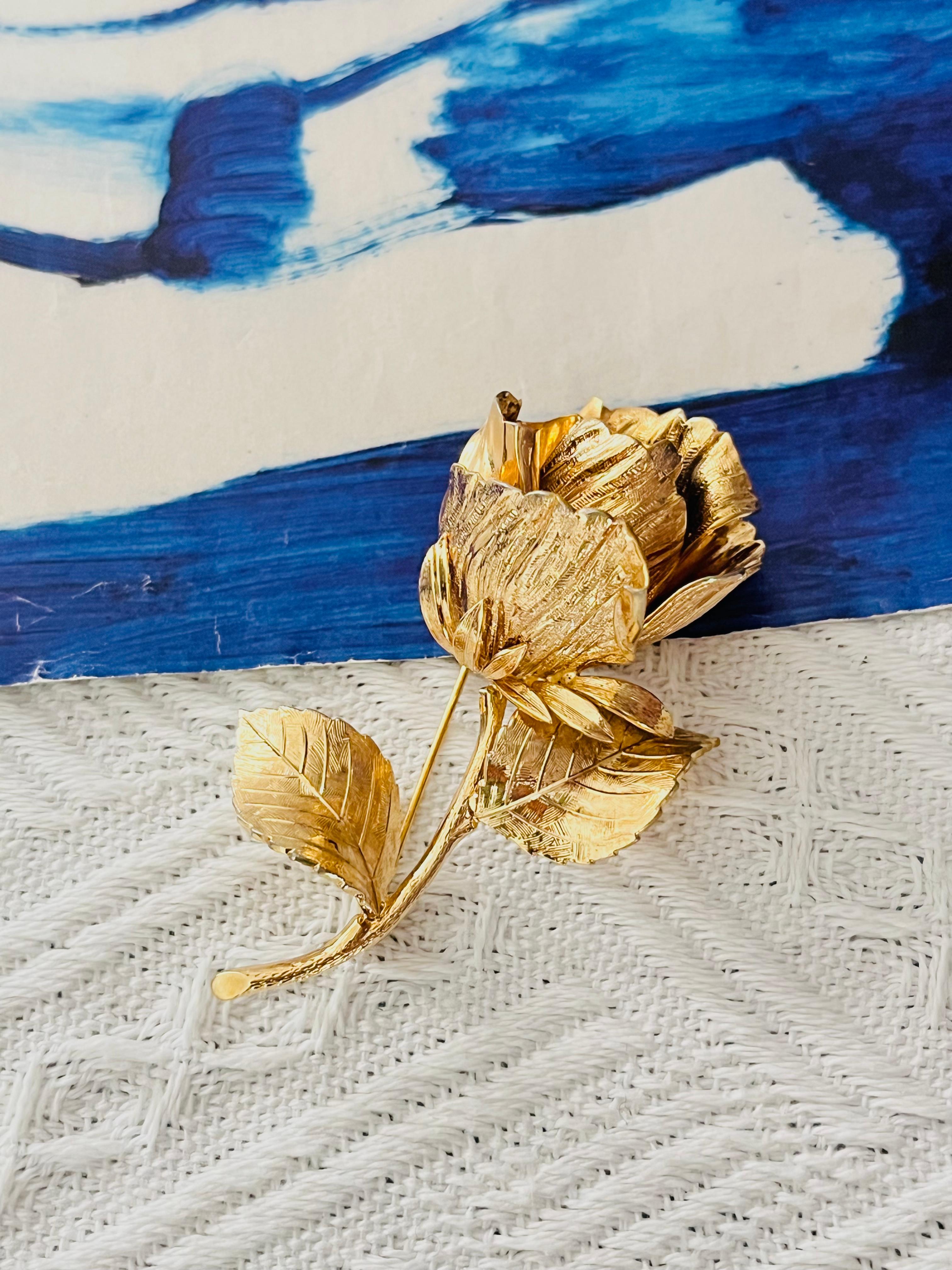 Christian Dior GROSSE 1967 Vintage Unisex Textured Vivid 3D Flower Rose Leaf Elegant Modernist Brooch, Gold Tone

Very good condition. Light scratches of colour loss, very rare to find. 100% Genuine.

A unique piece. This is gold plated stylised