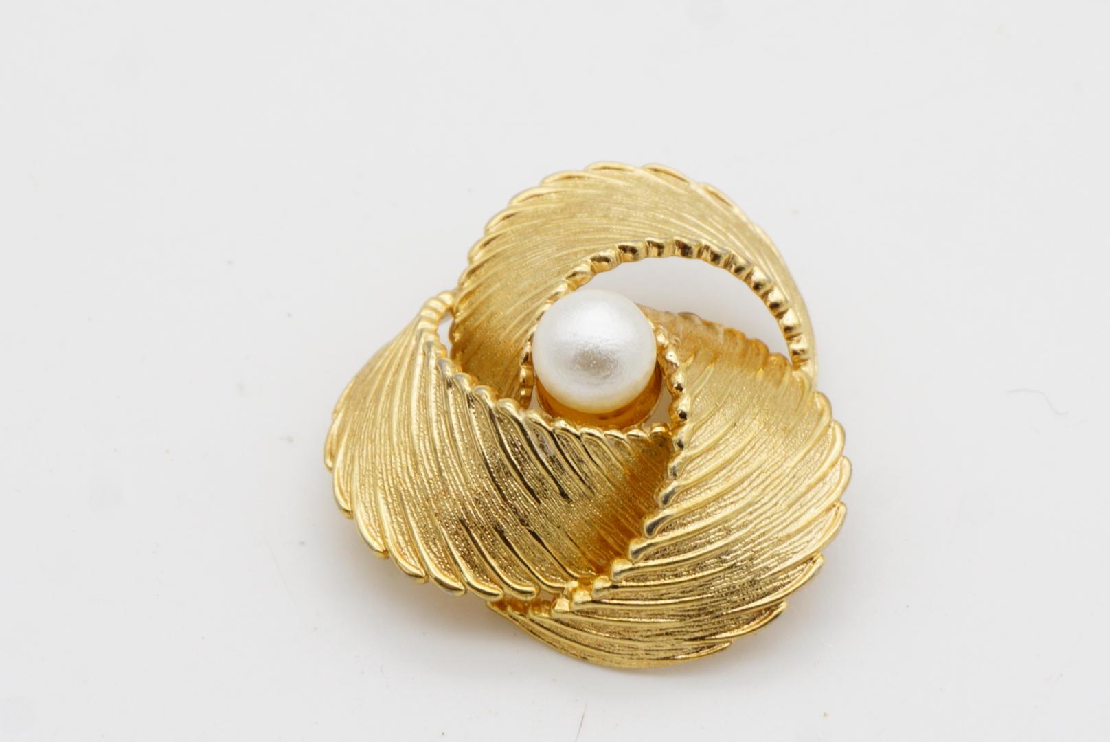 Christian Dior GROSSE 1967 Broche Vintage Trío Espiral Blanco Perla Redonda en venta 5