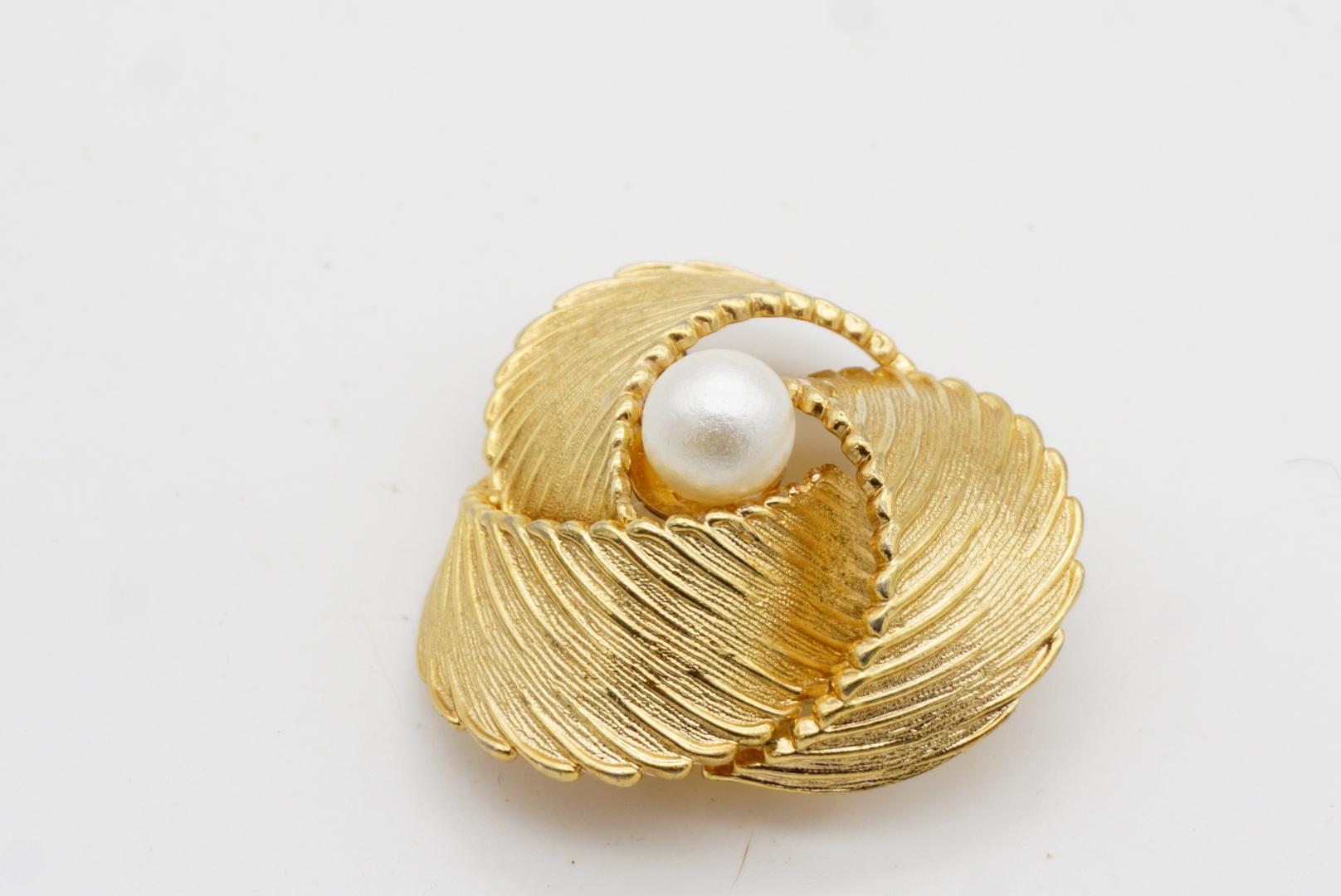 Christian Dior GROSSE 1967 Broche Vintage Trío Espiral Blanco Perla Redonda en venta 6
