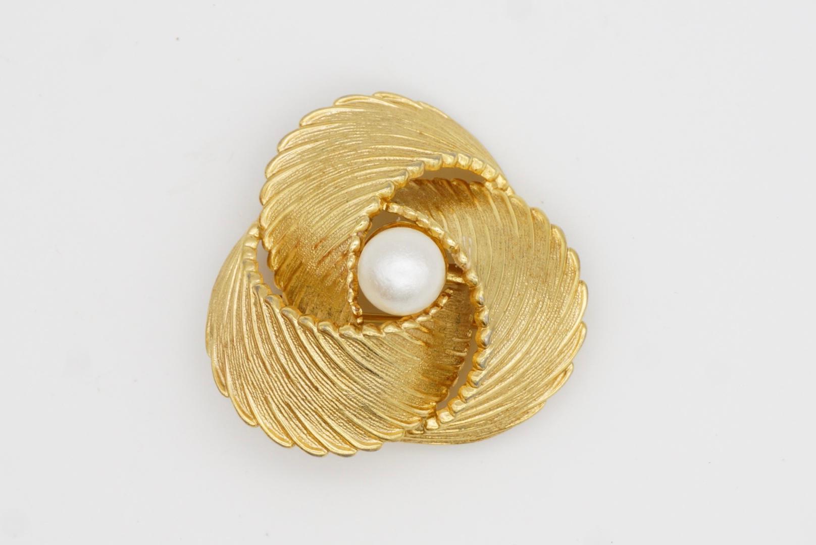 Christian Dior GROSSE 1967 Broche Vintage Trío Espiral Blanco Perla Redonda en venta 3