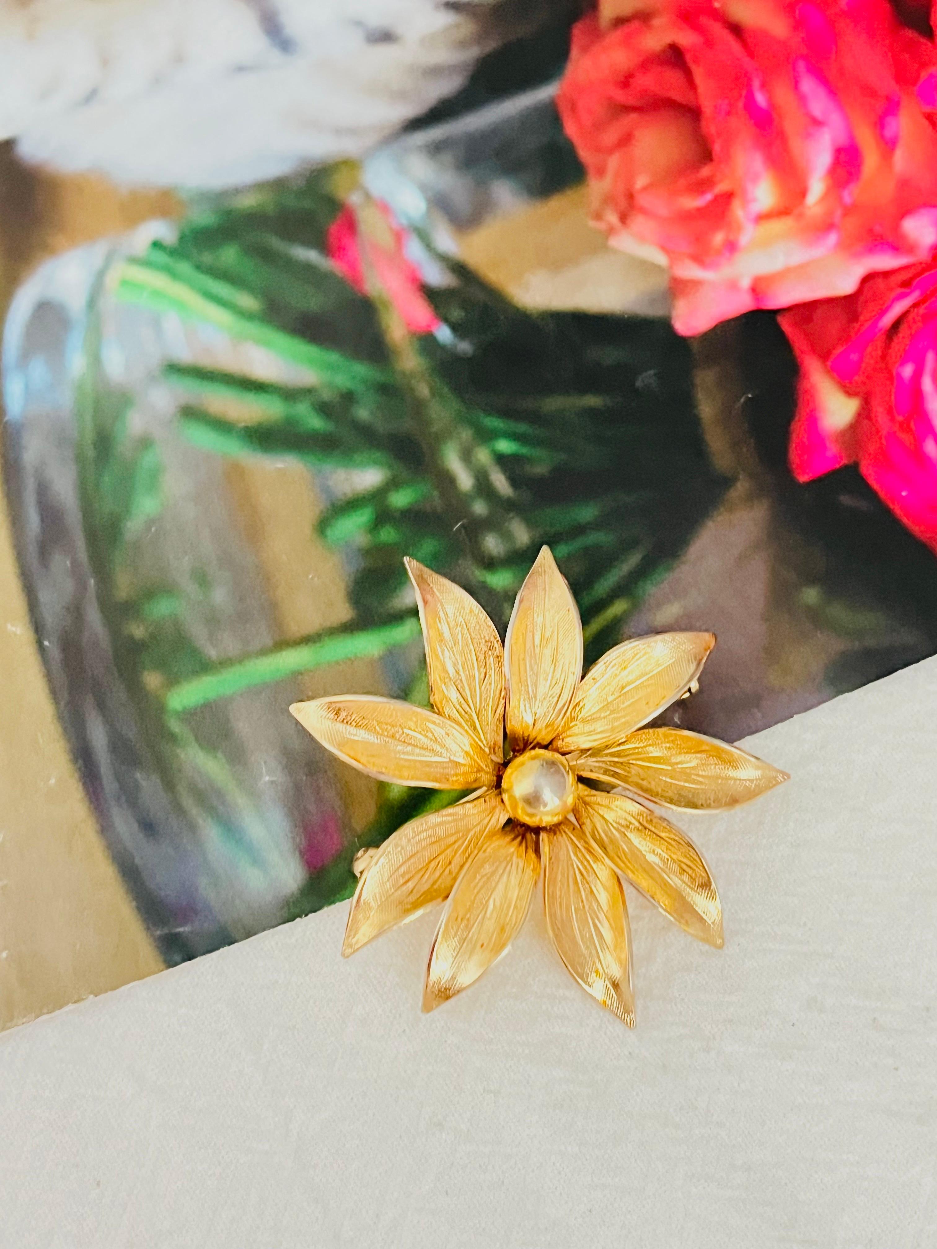 Art Deco Christian Dior GROSSE 1967 Vintage Vivid Flourish Blossom Flower Elegant Brooch