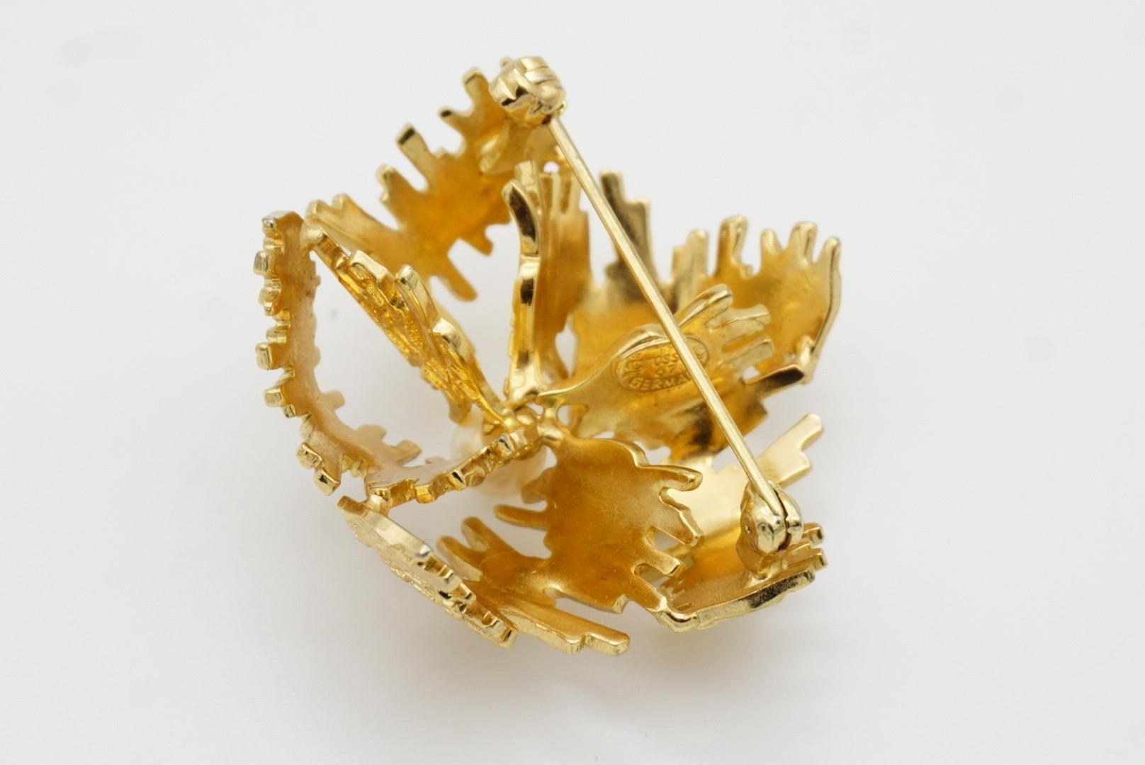 Christian Dior GROSSE 1967 White Pearl Pentagon Openwork Modernist Dome Brooch 8