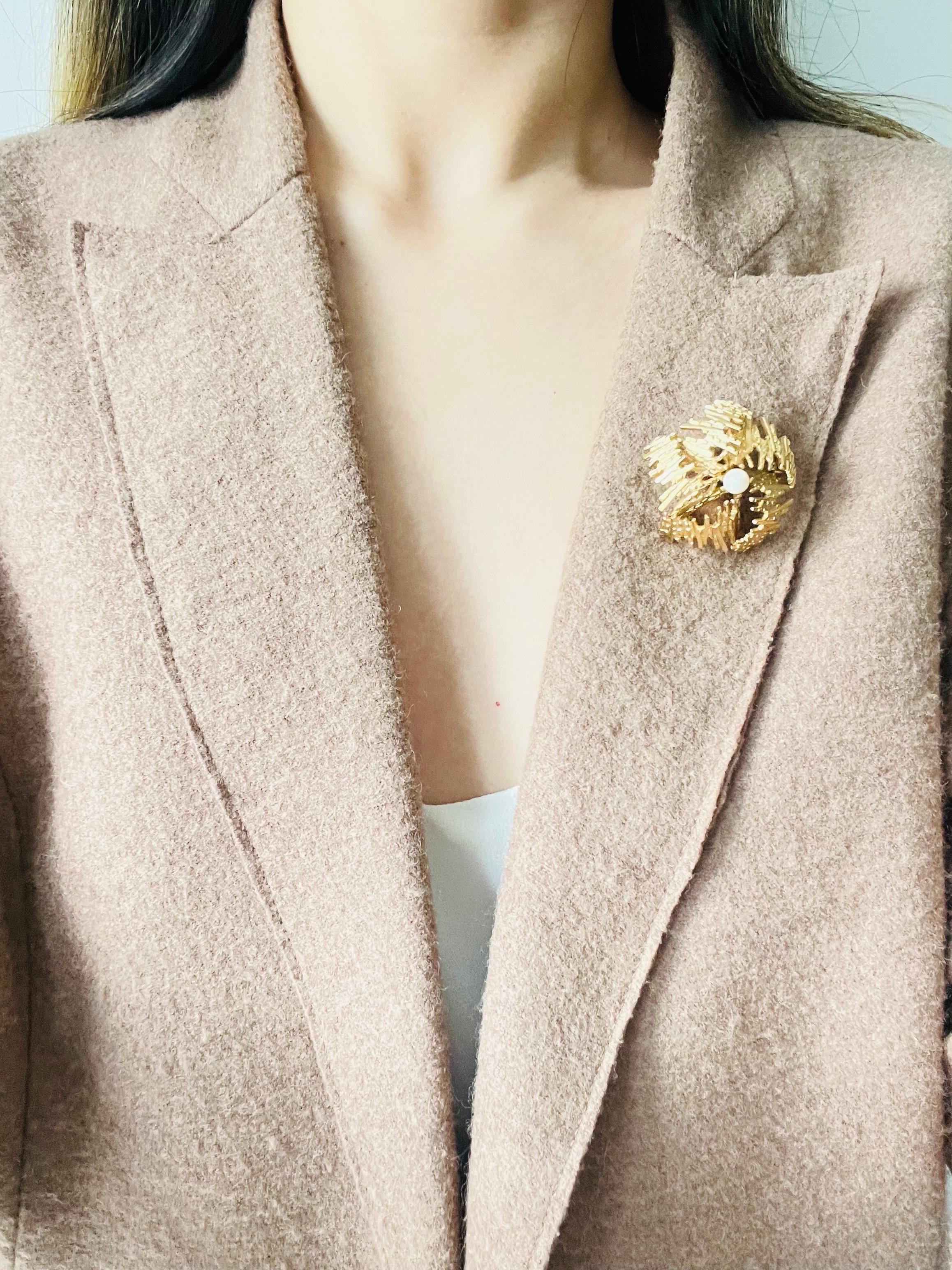 Christian Dior GROSSE 1967 White Pearl Pentagon Openwork Modernist Dome Brooch For Sale 1