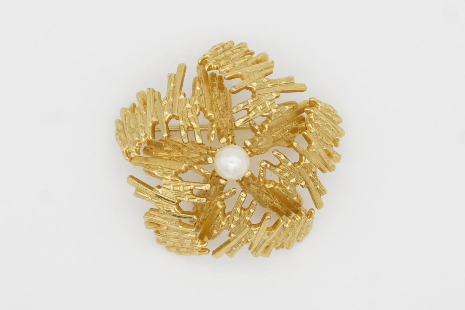 Christian Dior GROSSE 1967 White Pearl Pentagon Openwork Modernist Dome Brooch For Sale 3