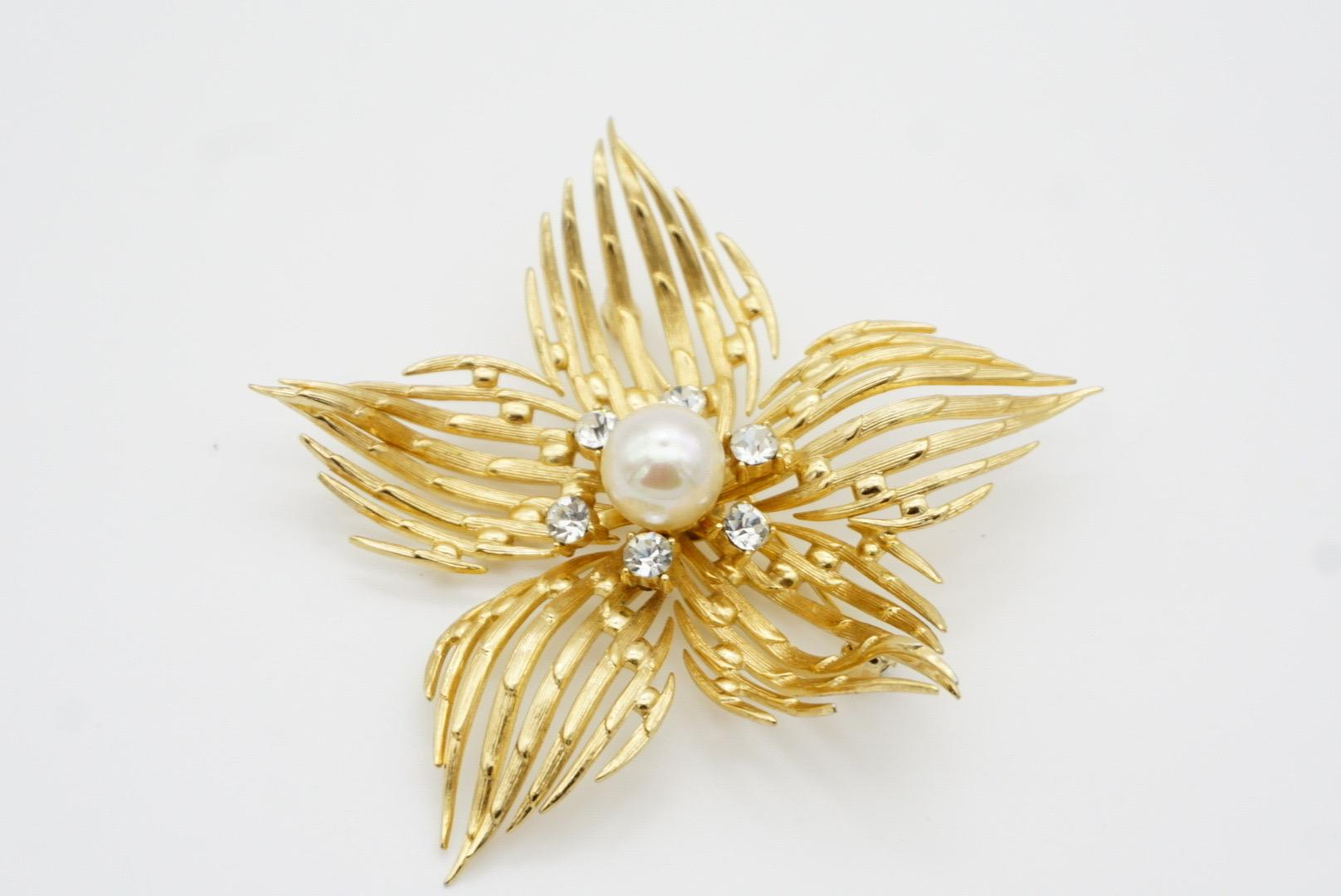 Christian Dior GROSSE 1968 Huge Openwork Flower Pentagram Pearl Crystals Brooch For Sale 5